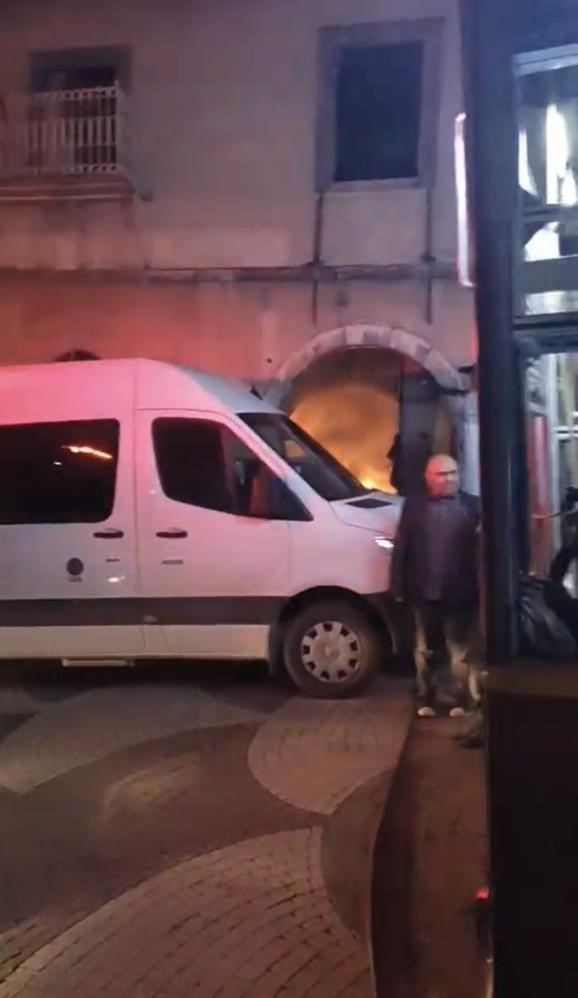 156 yıllık tarihi bina yangında zarar gördü
