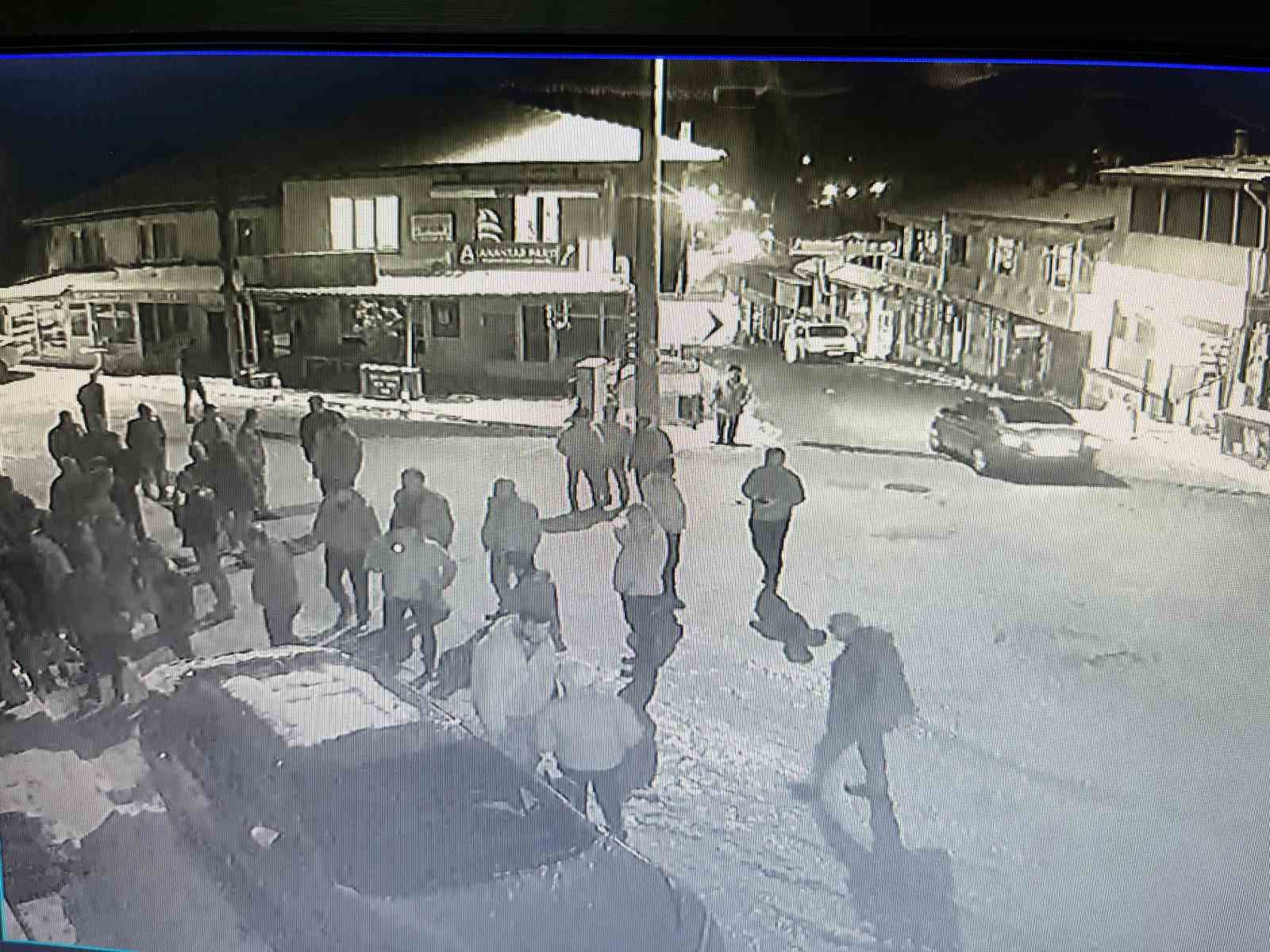 17 yaşındaki çocuk, husumetlisini silahla vurdu: 2 gözaltı
