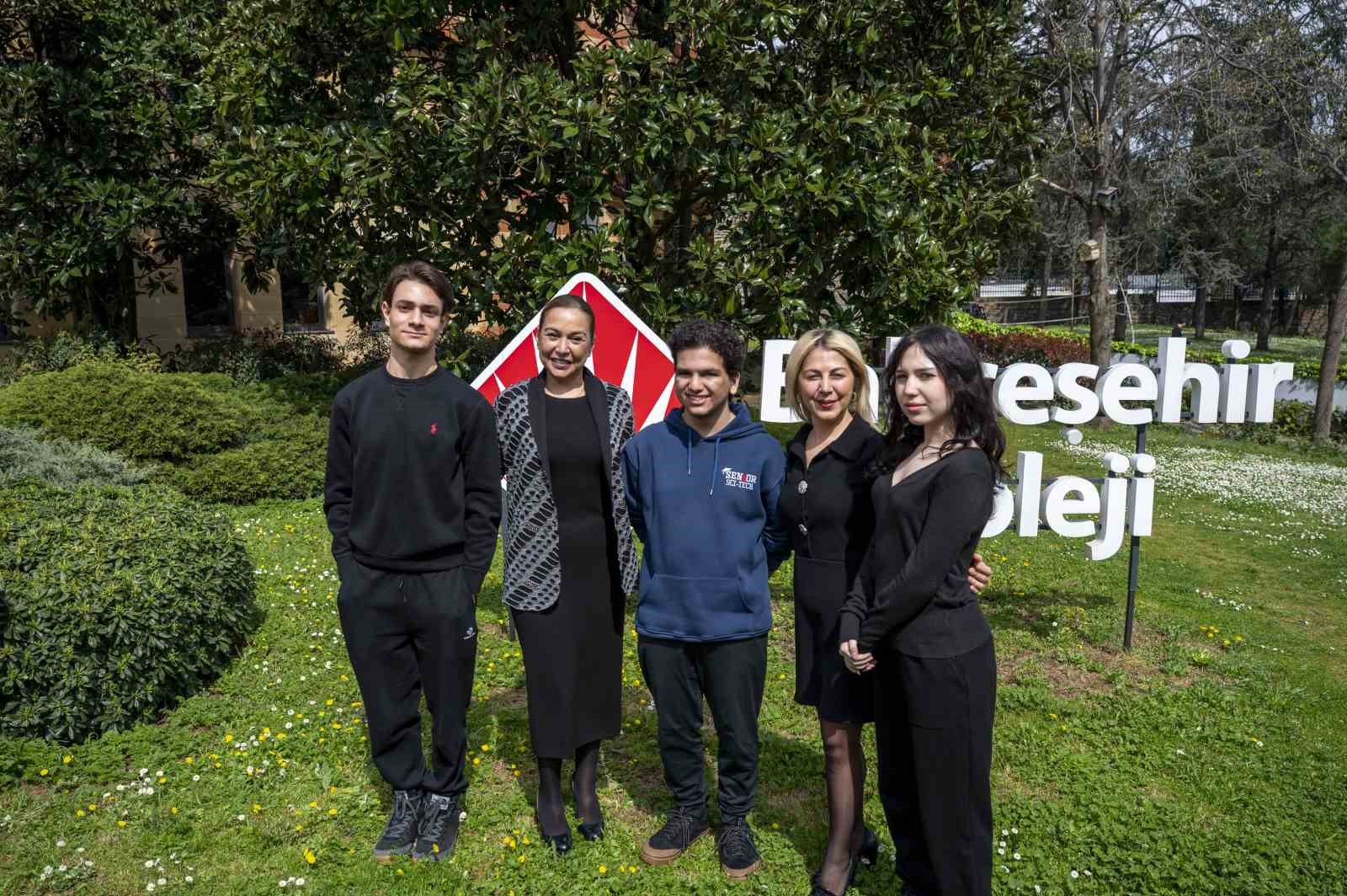 17 yaşındaki Doruk’un Harvard yolculuğu Nakkaştepe’den başladı
17 yaşındaki Doruk’un Harvard yolculuğu Nakkaştepe’den başladı