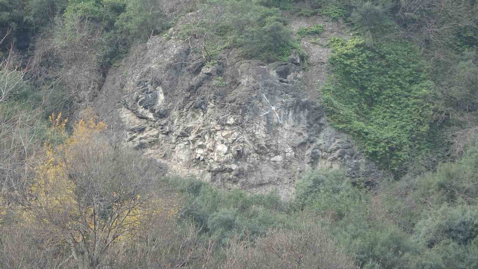 17 yıldır kaya düşmesi riski altındaki mahalleye ‘3 boyutlu’ müdahale
