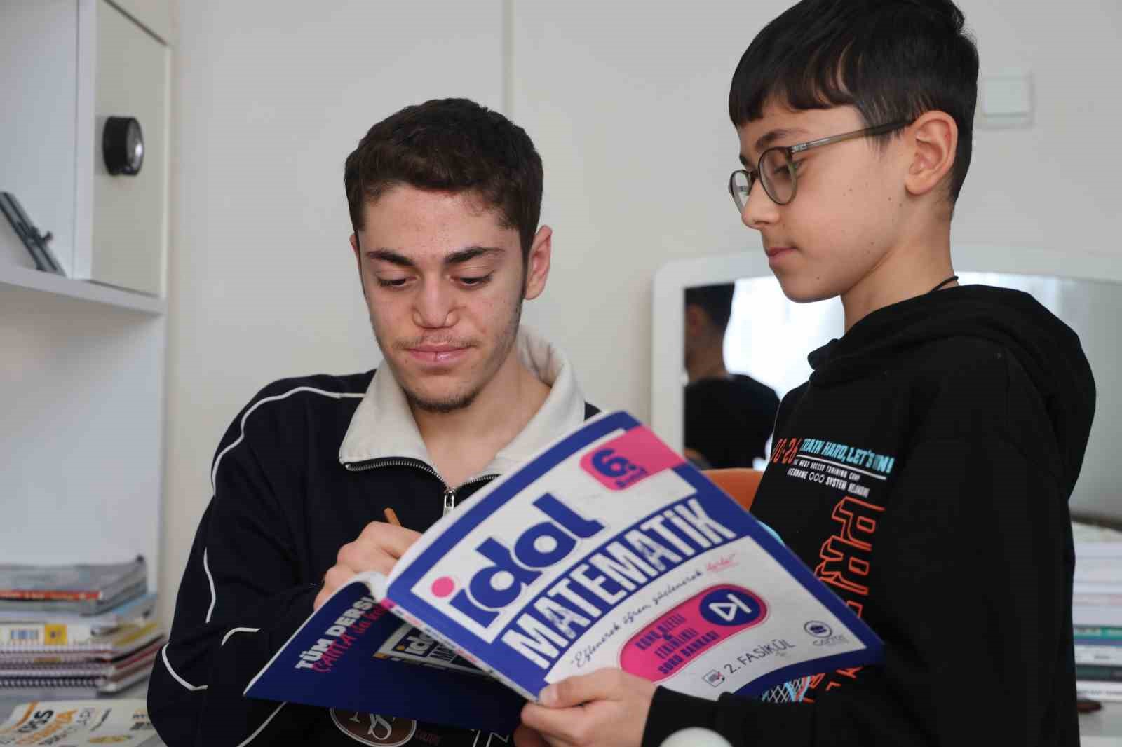 18 günlükken uzuvlarını kaybeden genç azmiyle örnek oluyor
18 günlükken uzuvlarını kaybeden genç azmiyle örnek oluyor