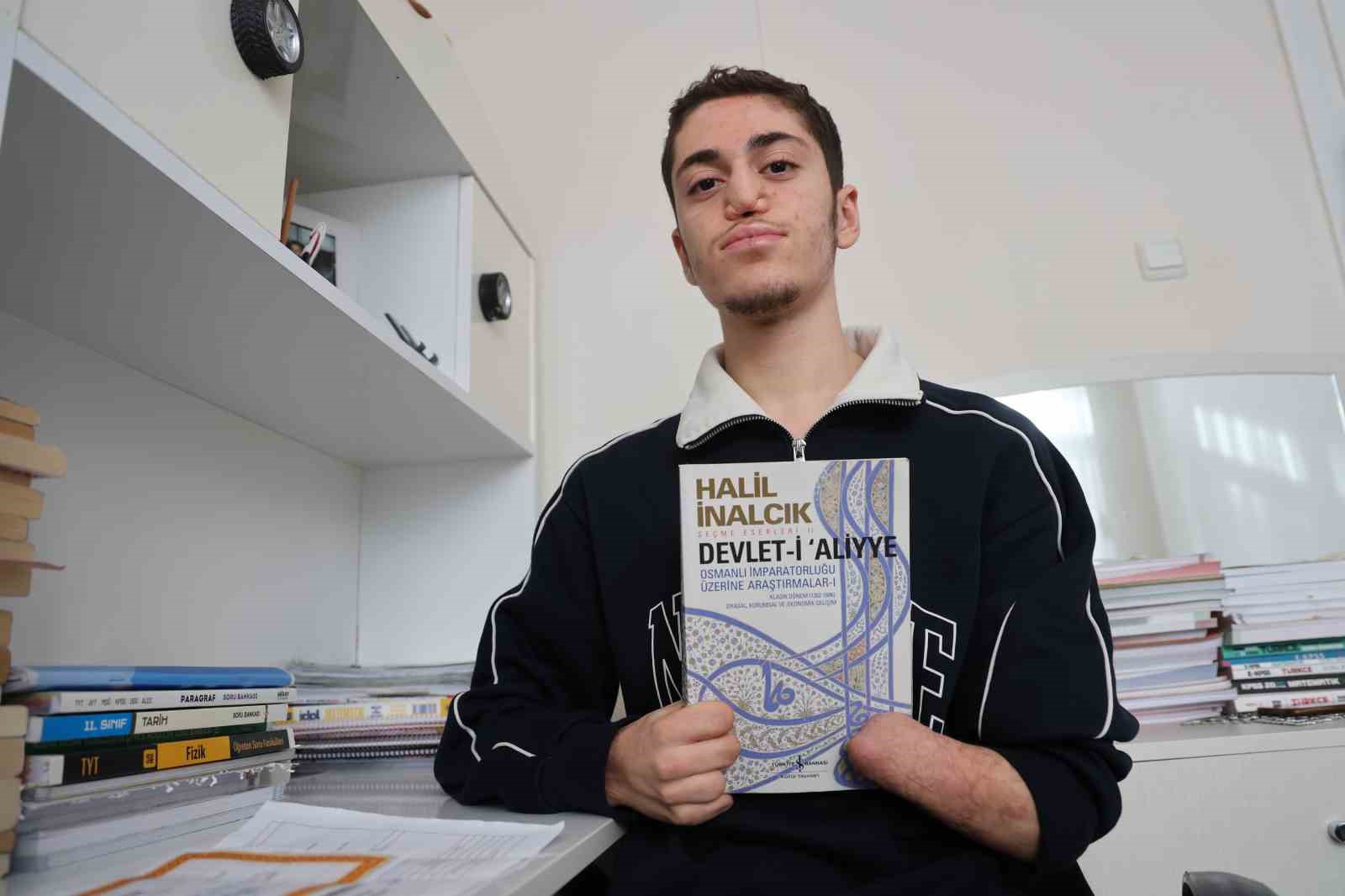 18 günlükken uzuvlarını kaybeden genç azmiyle örnek oluyor
18 günlükken uzuvlarını kaybeden genç azmiyle örnek oluyor