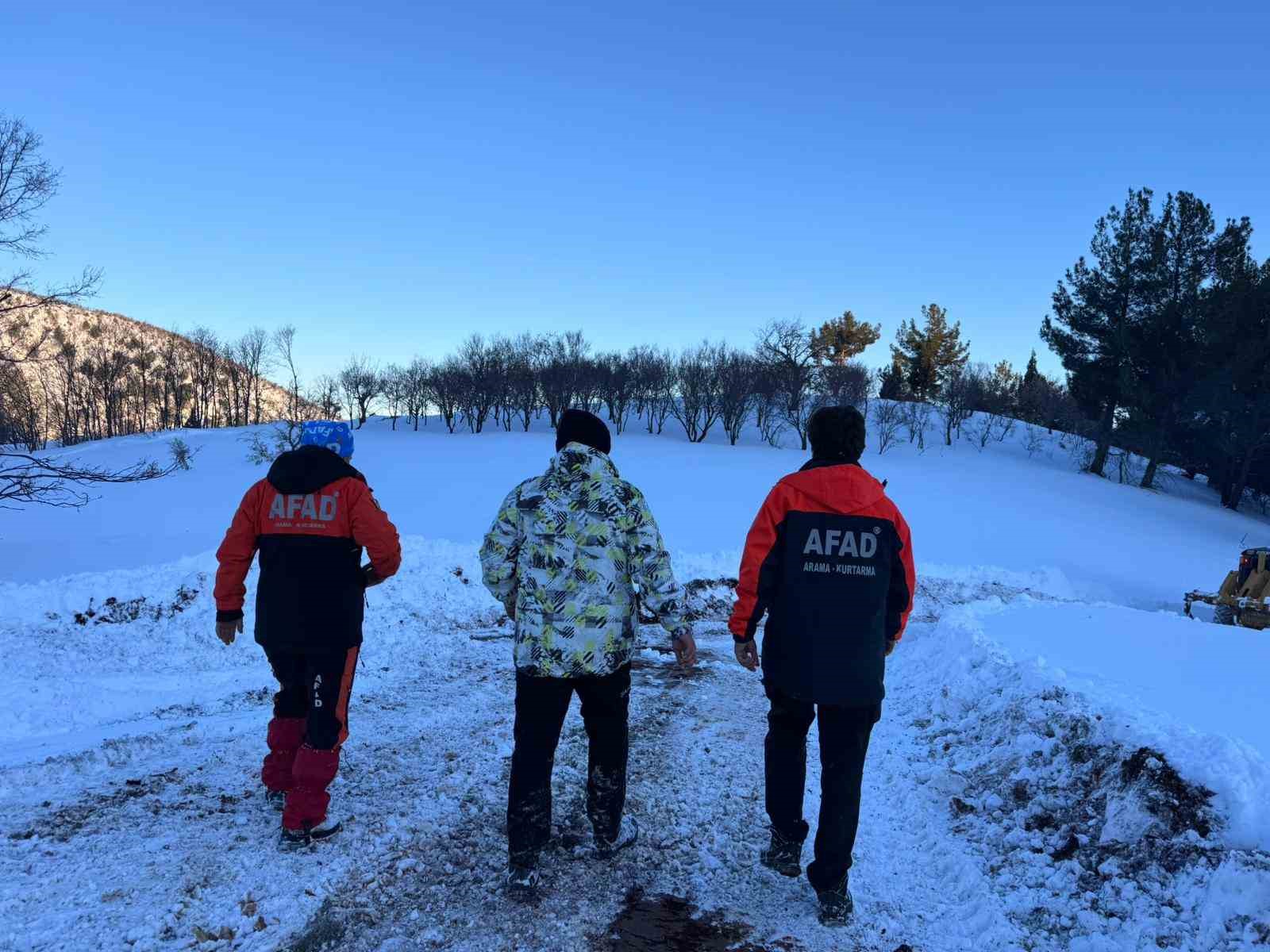 18 saatlik zorlu operasyonla mahsur kalan hasta kurtarıldı
