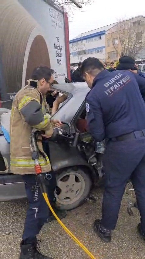 2 aracın karıştığı kazada 4’ü çocuk 9 kişi yaralandı
