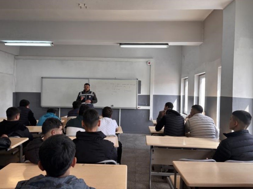 2 bin 316 öğrenciye polisten bilinçlendirme eğitimi
