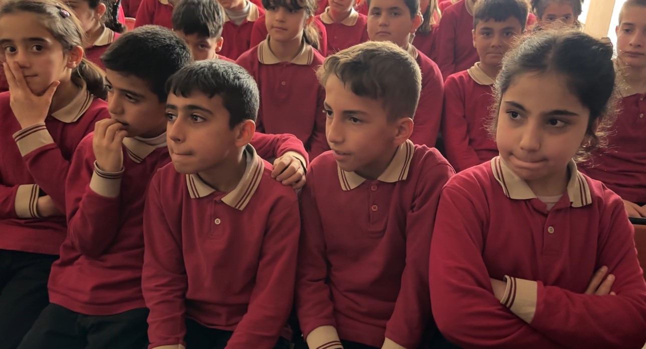 2 bin rakımda gıda seferberliği: Karlı yolları aşarak çocuklara bilgi taşıdılar
2 bin rakımda gıda seferberliği: Karlı yolları aşarak çocuklara bilgi taşıdılar