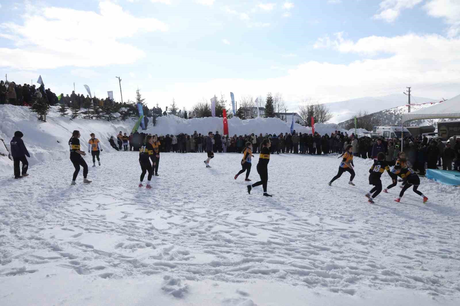 2 bin rakımlı yaylada renkli kış festivali
