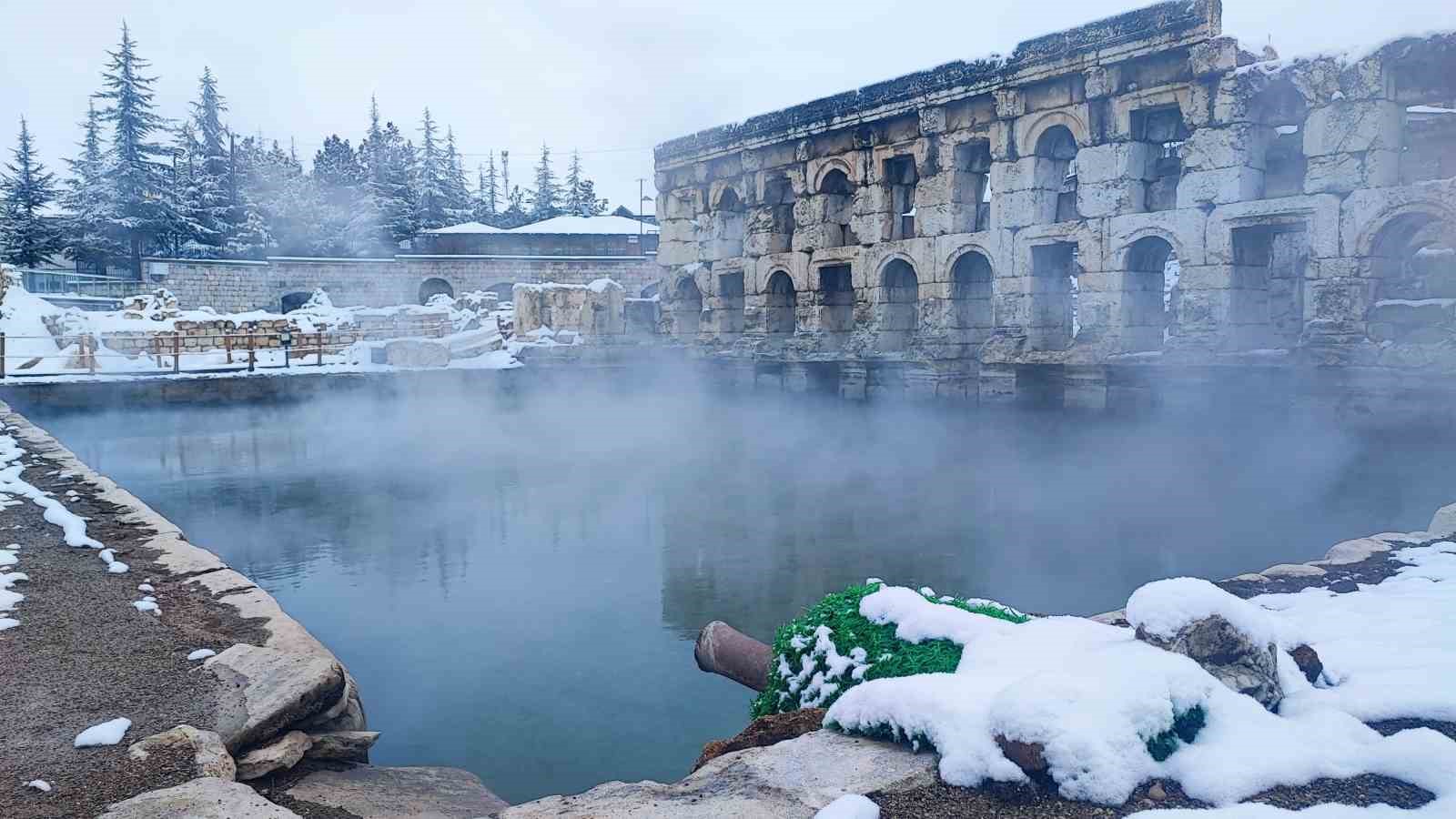 2 bin yıllık Roma hamamında masalsı görüntüler
