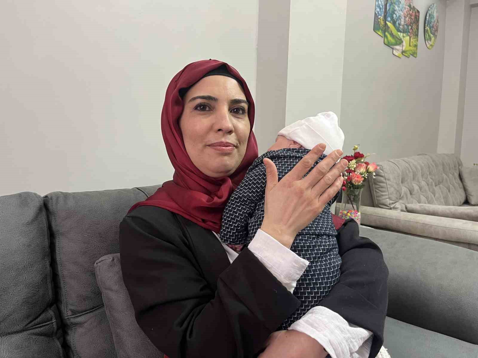 2 çocuklu aile 2’si bebek 3 çocuğa daha yuva oldu
