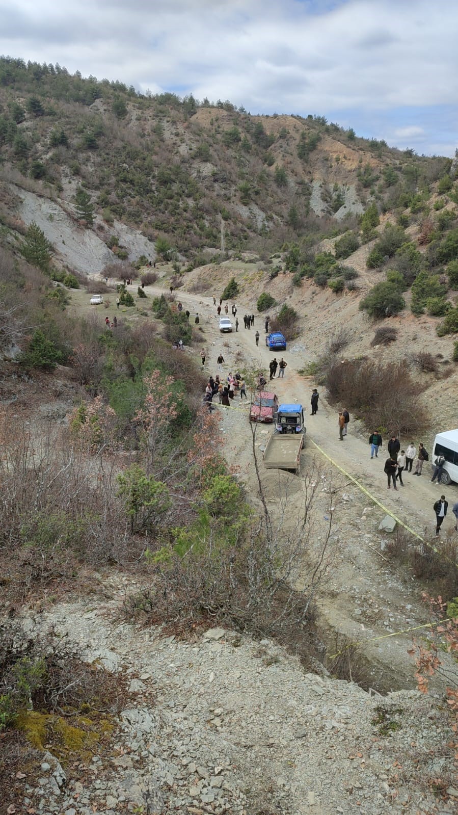 2 yaşındaki kayıp çocuk 10 saat sonra dağın zirvesinde bulundu
