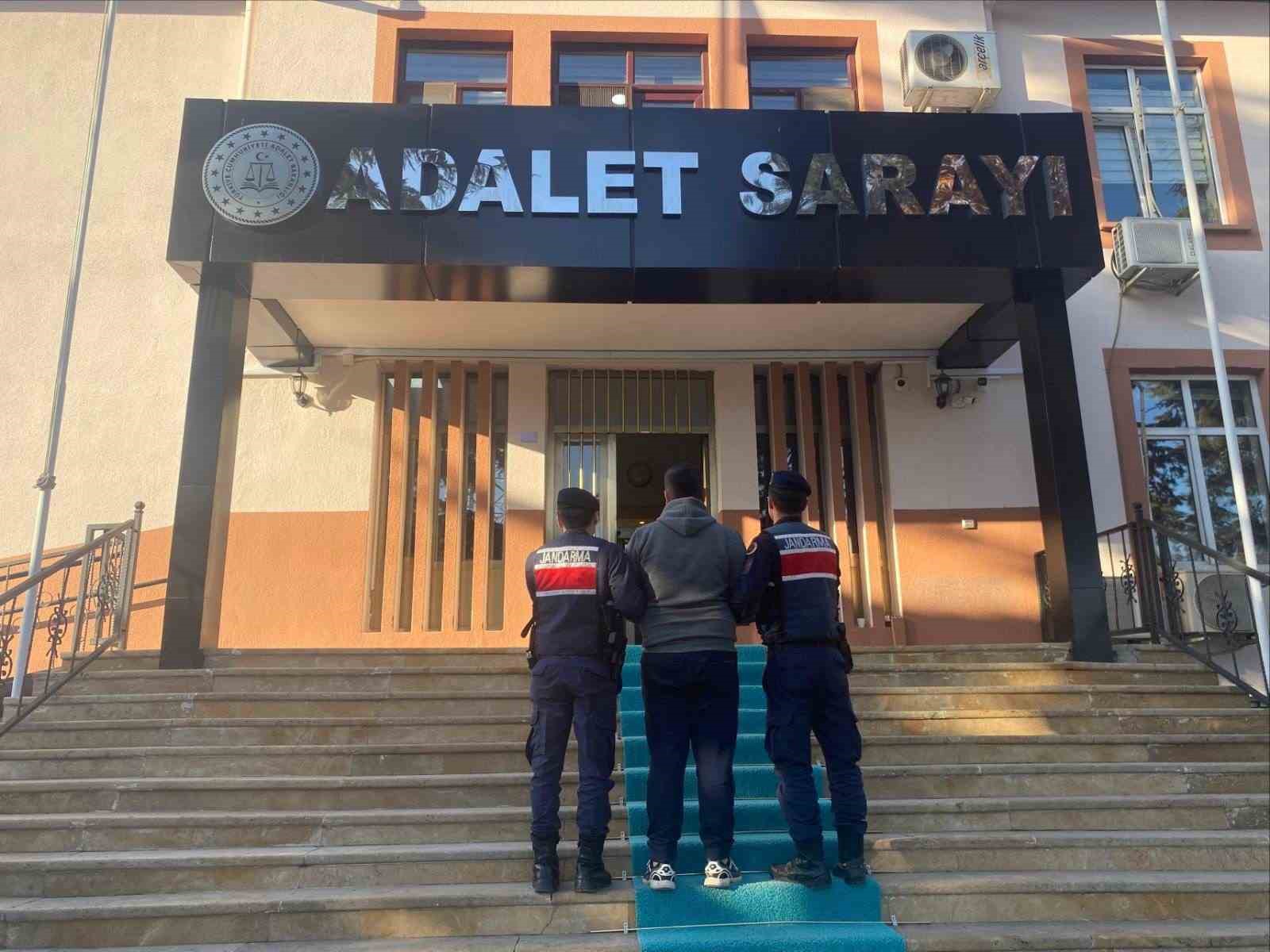 2 yıl 9 ay hapis cezası bulunan şahıs bedelli askerlik yaparken yakalandı
