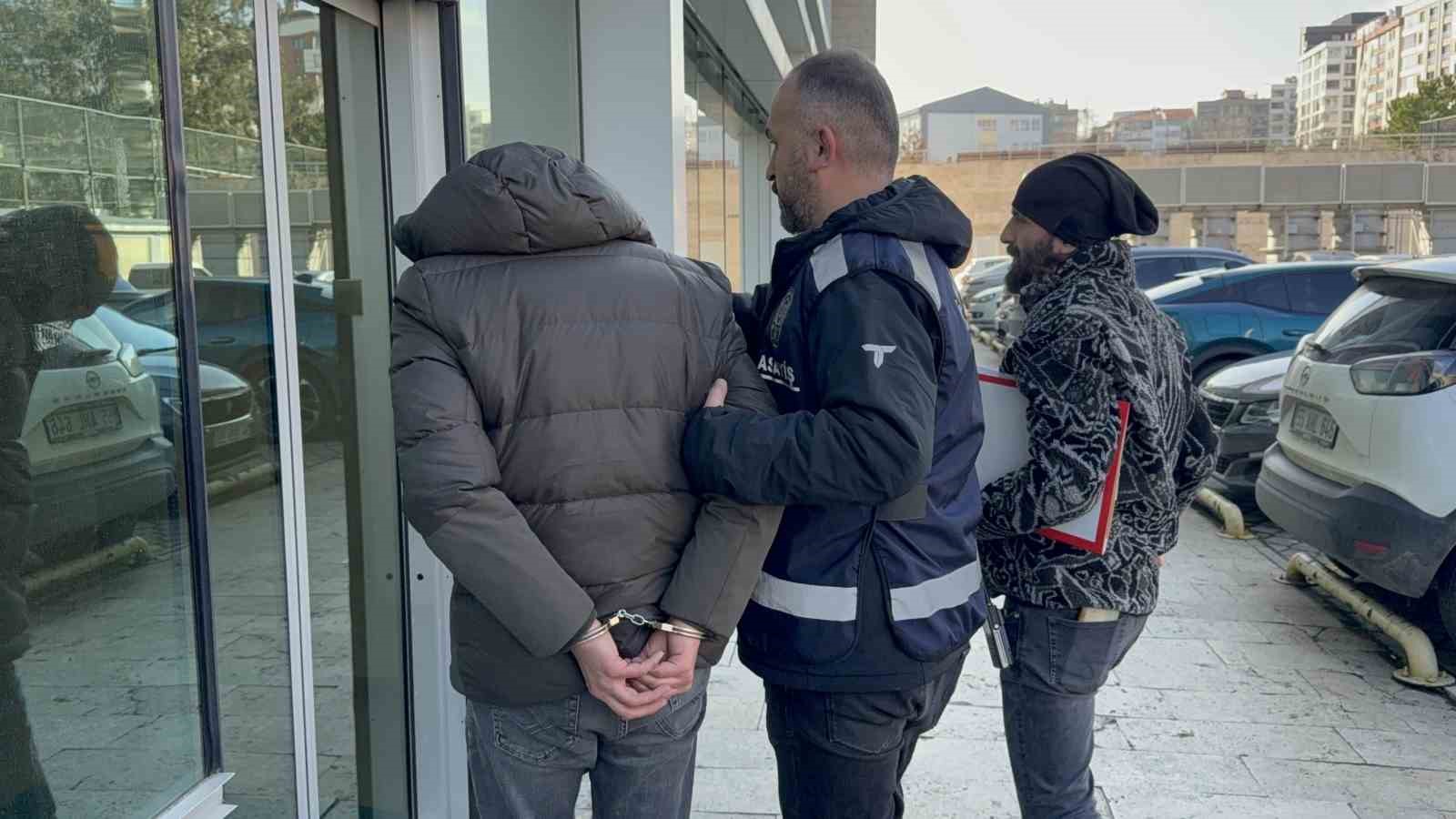 20 yıl önceki cinayet yeniden kan döktü
