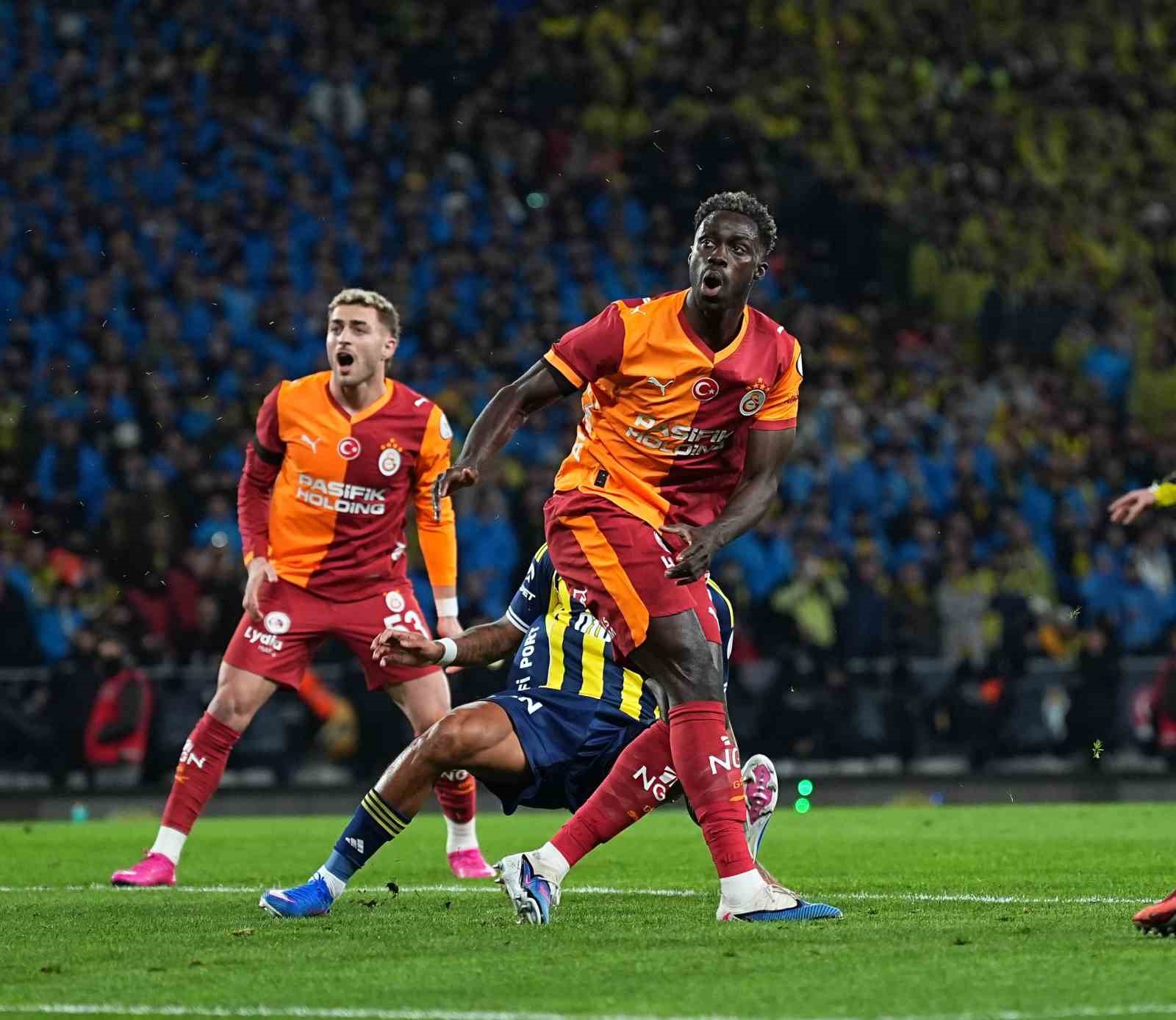 2025 Turkcell Süper Kupa: Galatasaray: 0 - Fenerbahçe: 1 (İlk yarı)
