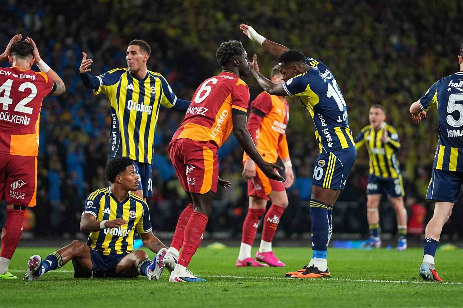 2025 Turkcell Süper Kupa: Galatasaray: 0 - Fenerbahçe: 1 (İlk yarı)
