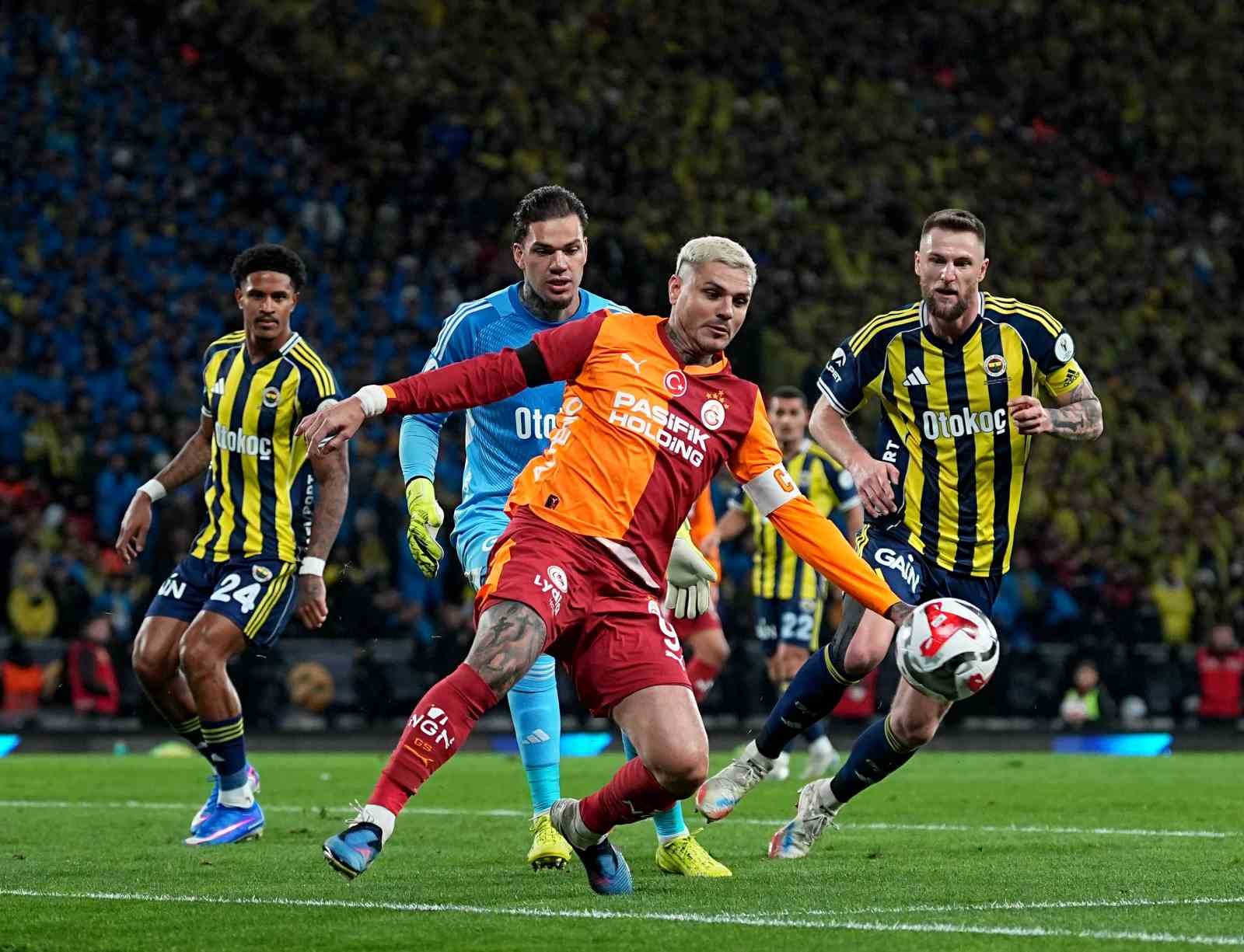 2025 Turkcell Süper Kupa: Galatasaray: 0 - Fenerbahçe: 1 (İlk yarı)

