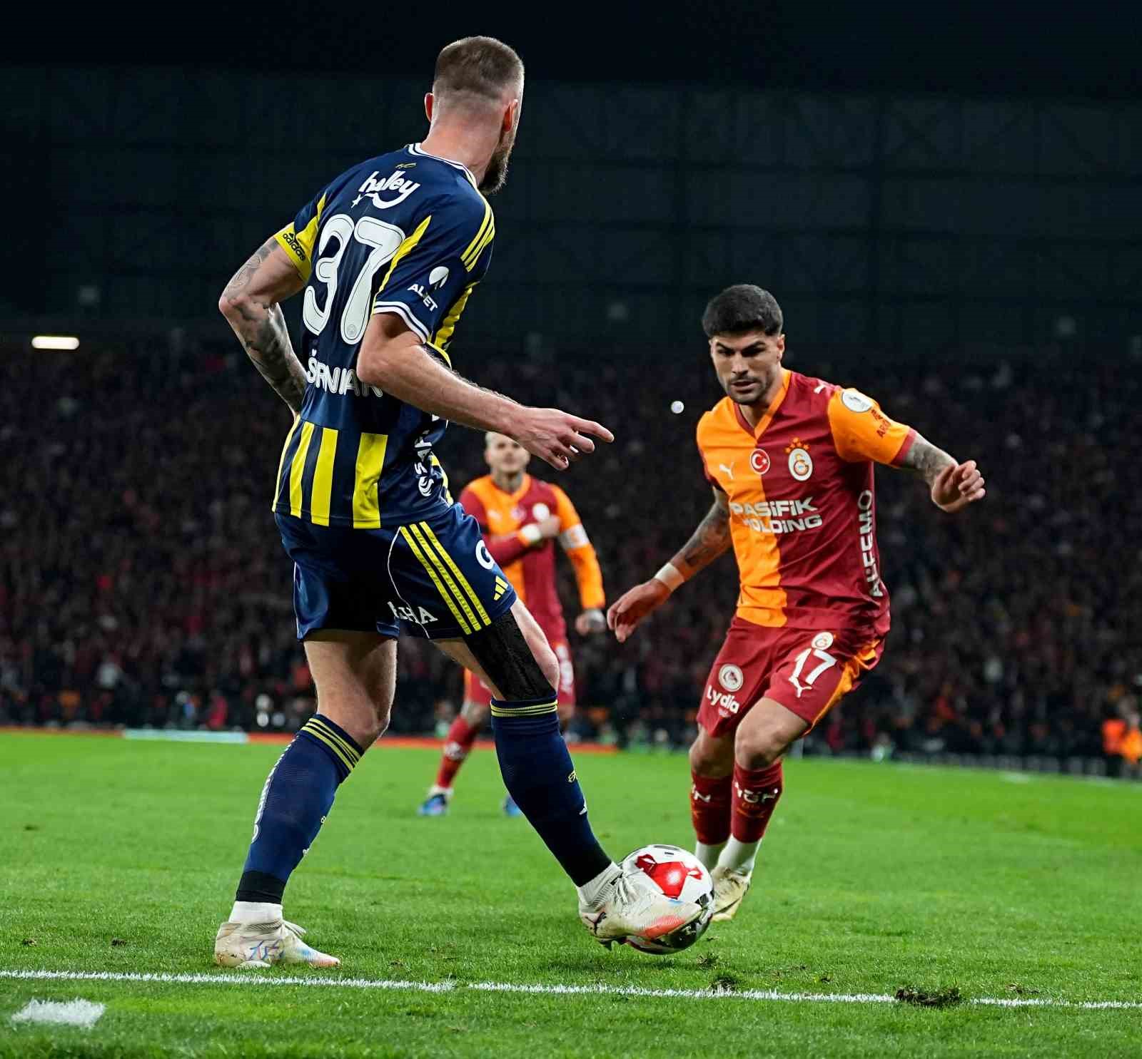 2025 Turkcell Süper Kupa: Galatasaray: 0 - Fenerbahçe: 1 (İlk yarı)
