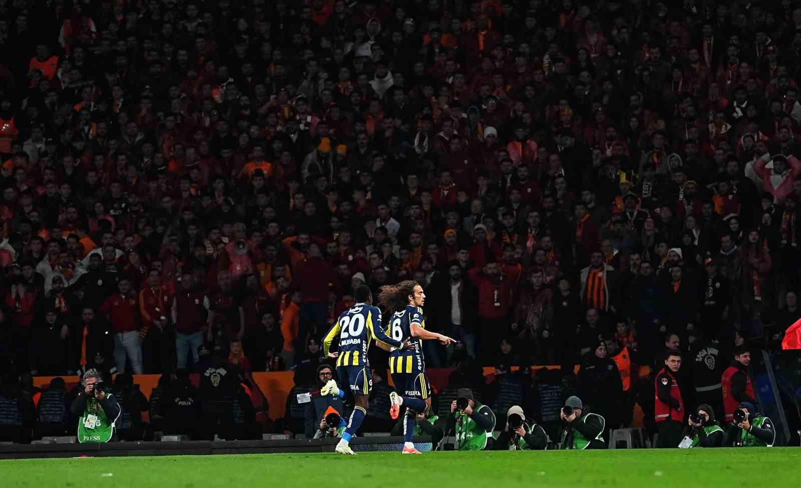 2025 Turkcell Süper Kupa: Galatasaray: 0 - Fenerbahçe: 1 (İlk yarı)
