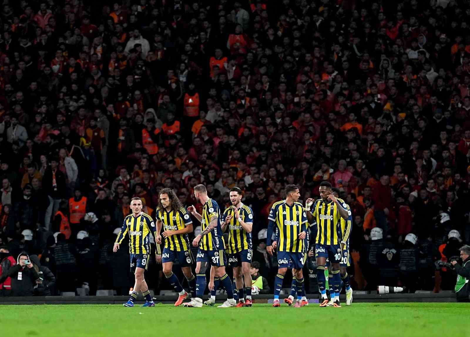2025 Turkcell Süper Kupa: Galatasaray: 0 - Fenerbahçe: 1 (İlk yarı)
