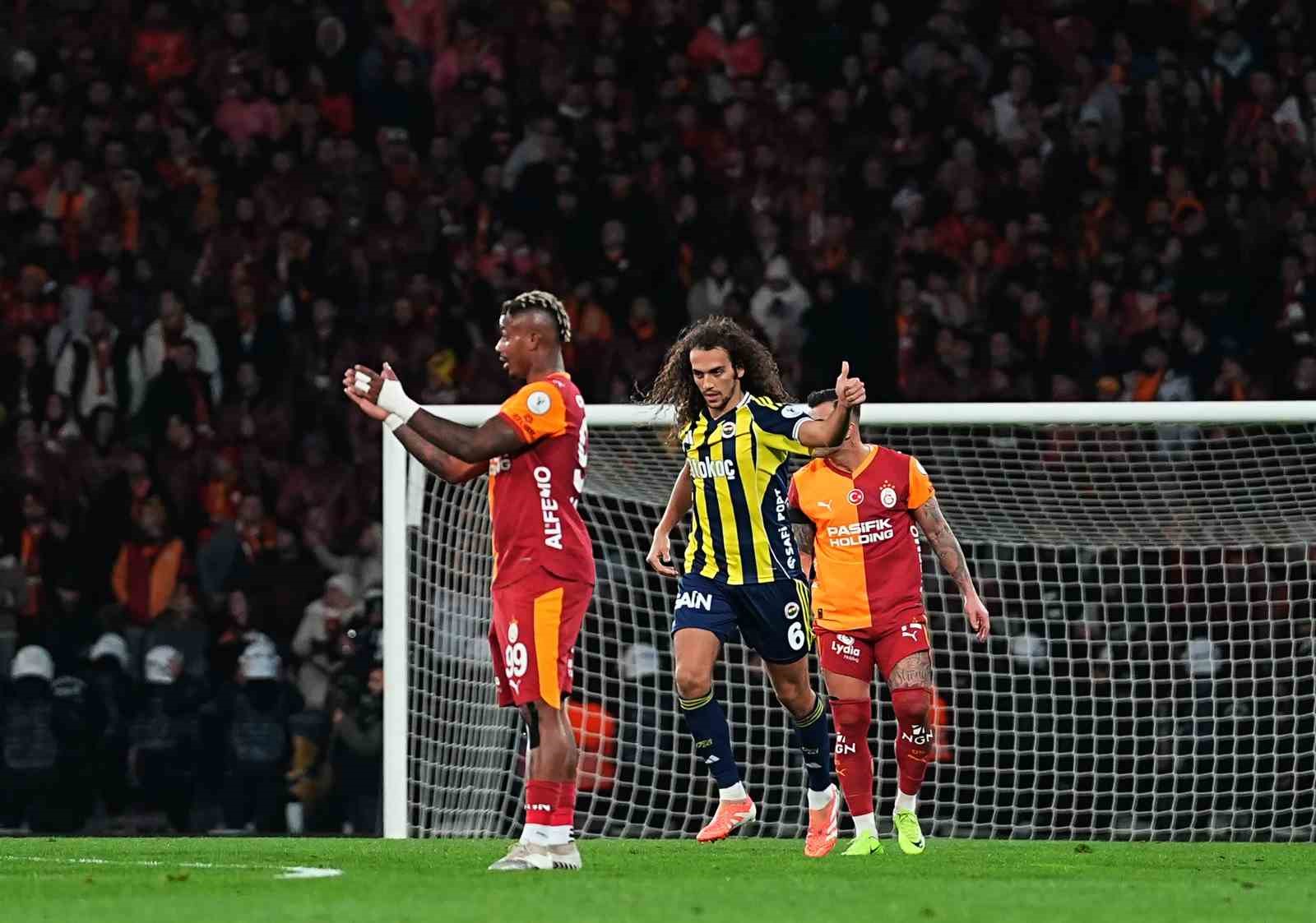 2025 Turkcell Süper Kupa: Galatasaray: 0 - Fenerbahçe: 1 (İlk yarı)
