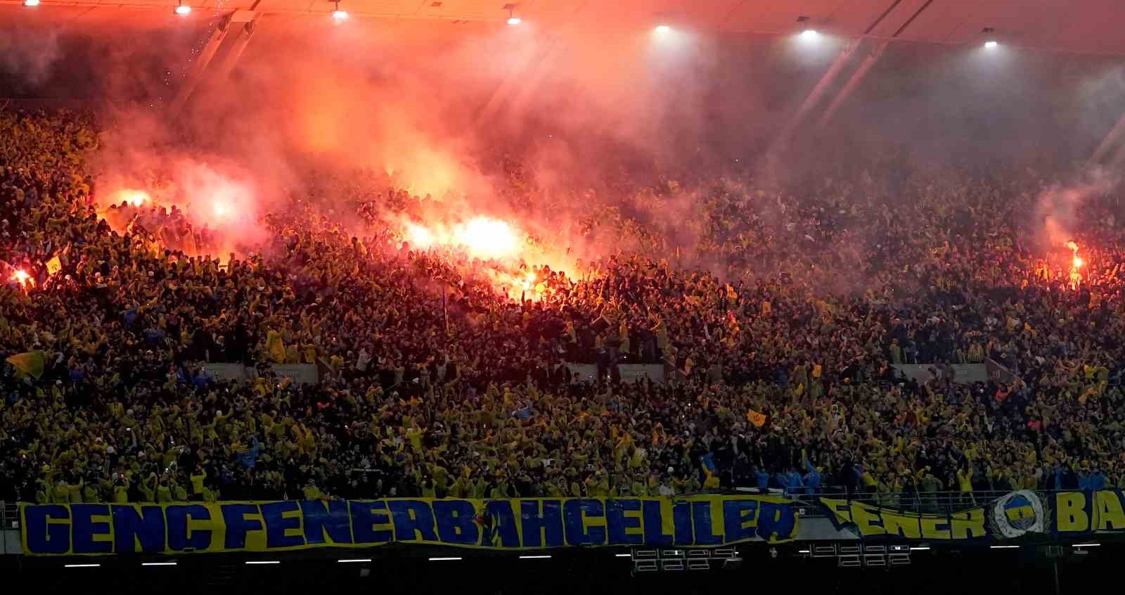 2025 Turkcell Süper Kupa: Galatasaray: 0 - Fenerbahçe: 1 (İlk yarı)
