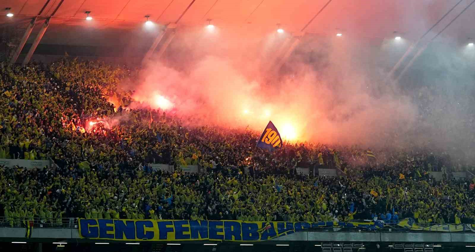 2025 Turkcell Süper Kupa: Galatasaray: 0 - Fenerbahçe: 1 (İlk yarı)
