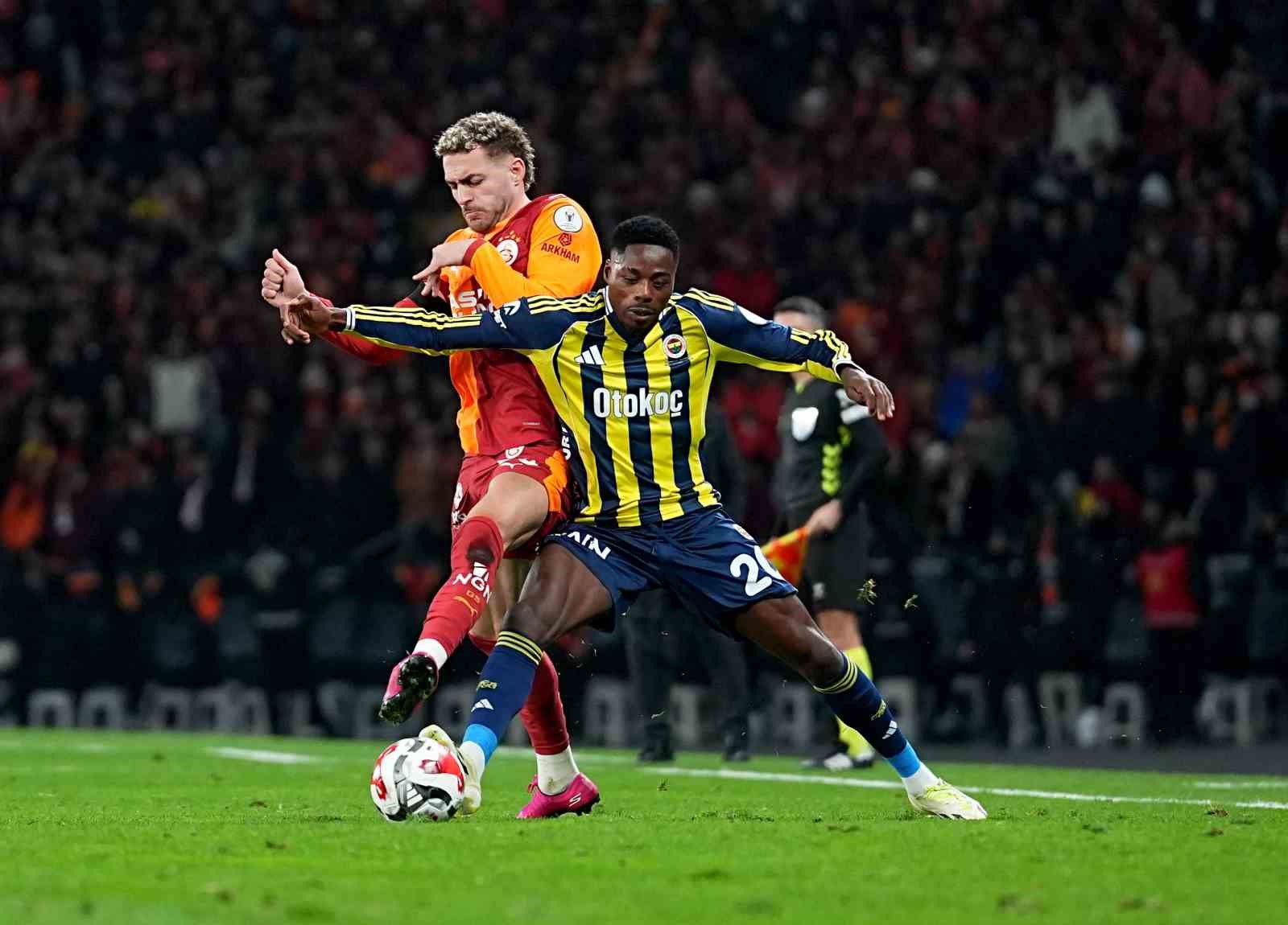2025 Turkcell Süper Kupa: Galatasaray: 0 - Fenerbahçe: 1 (İlk yarı)
