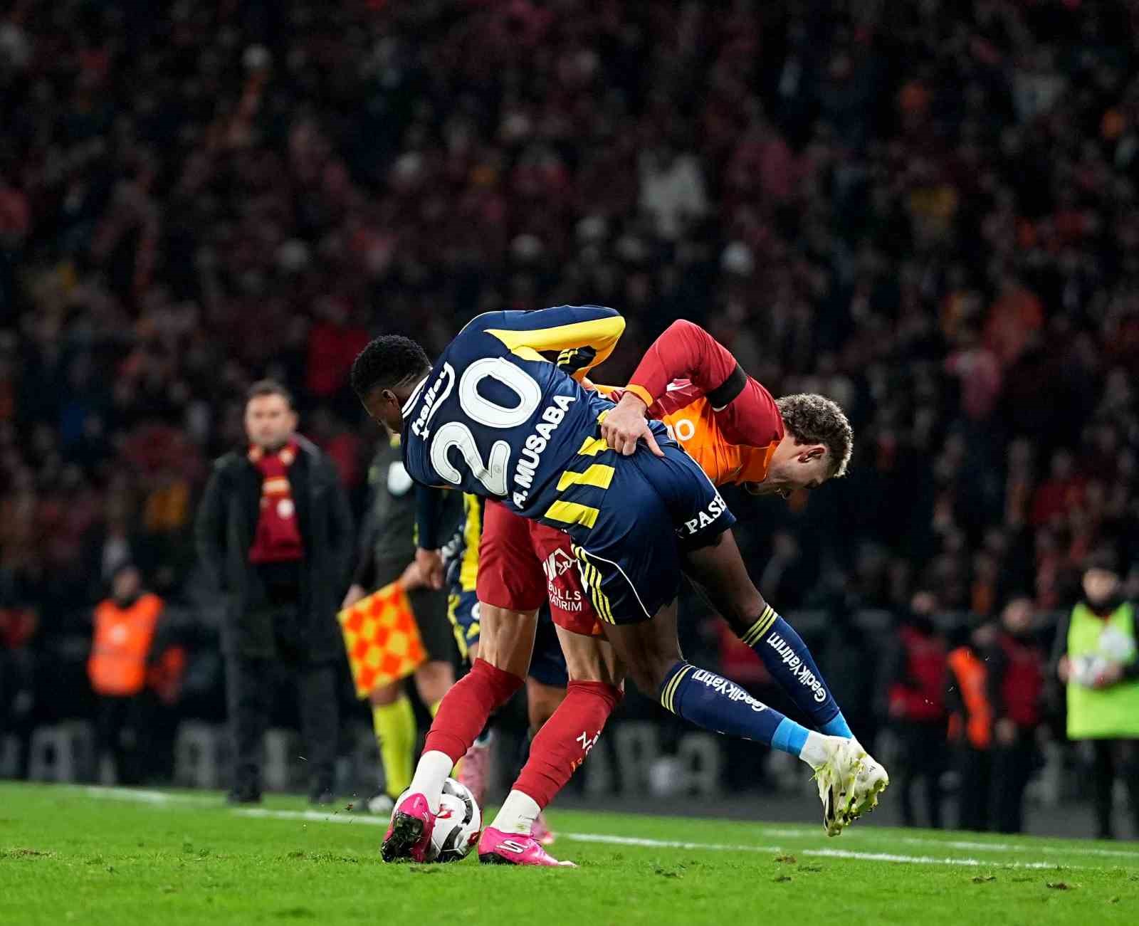 2025 Turkcell Süper Kupa: Galatasaray: 0 - Fenerbahçe: 1 (İlk yarı)
