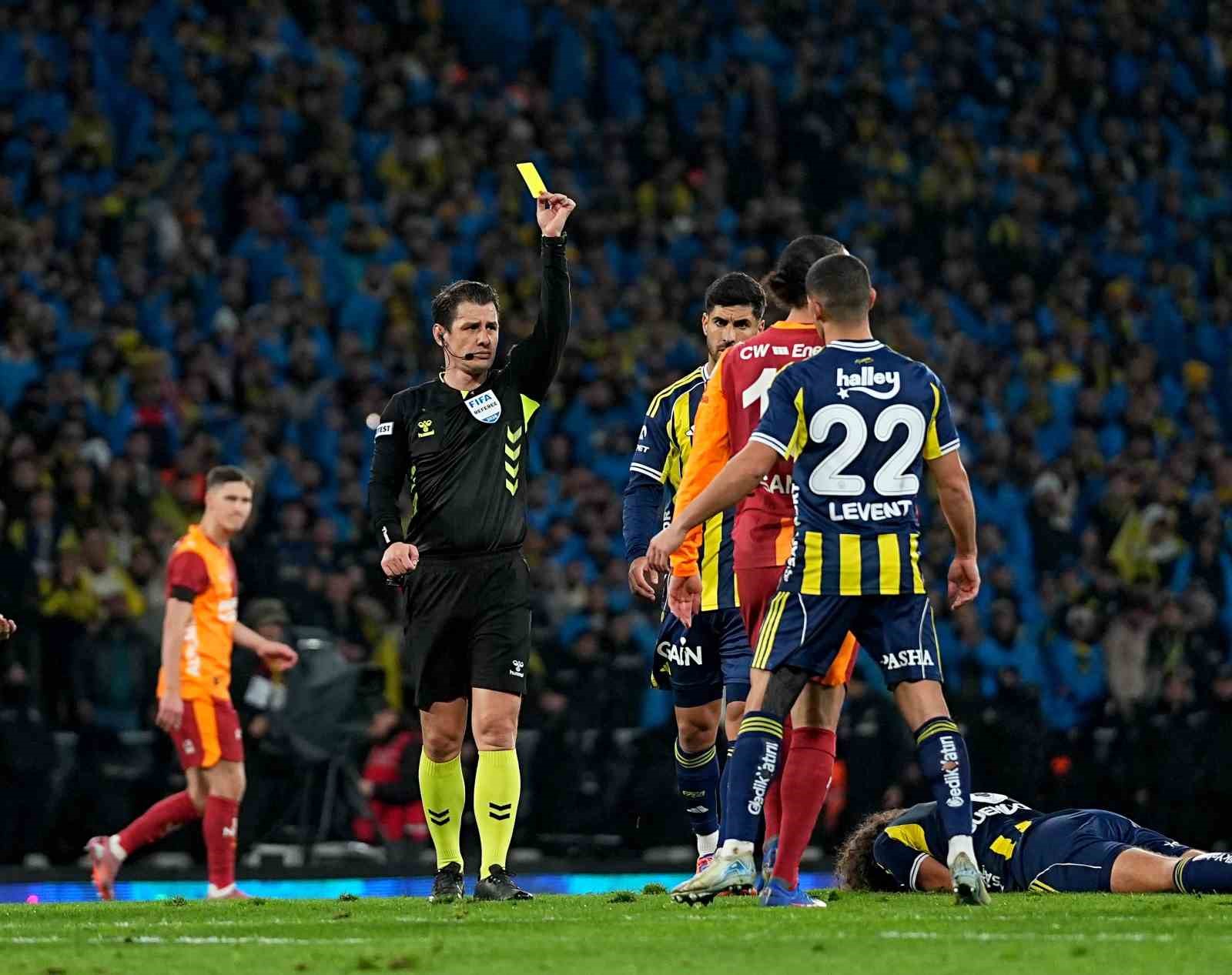 2025 Turkcell Süper Kupa: Galatasaray: 0 - Fenerbahçe: 1 (İlk yarı)
