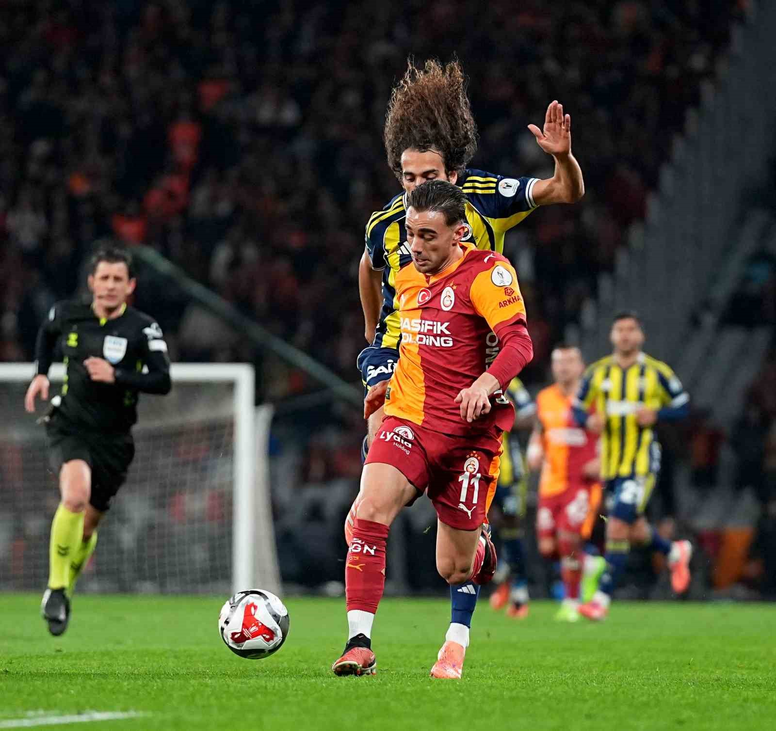 2025 Turkcell Süper Kupa: Galatasaray: 0 - Fenerbahçe: 1 (İlk yarı)
