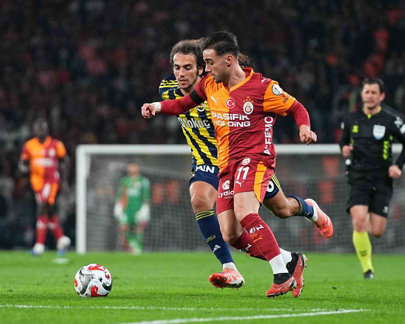 2025 Turkcell Süper Kupa: Galatasaray: 0 - Fenerbahçe: 1 (İlk yarı)
