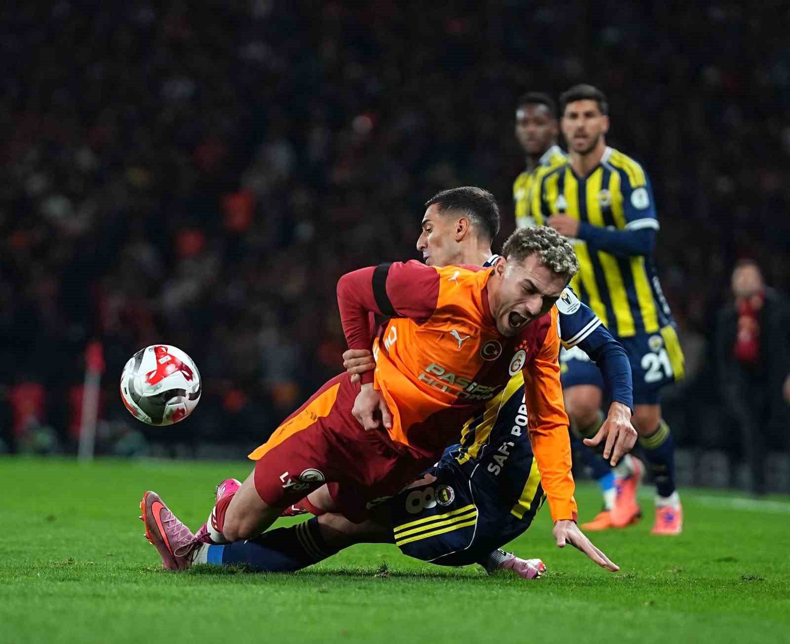 2025 Turkcell Süper Kupa: Galatasaray: 0 - Fenerbahçe: 1 (İlk yarı)
