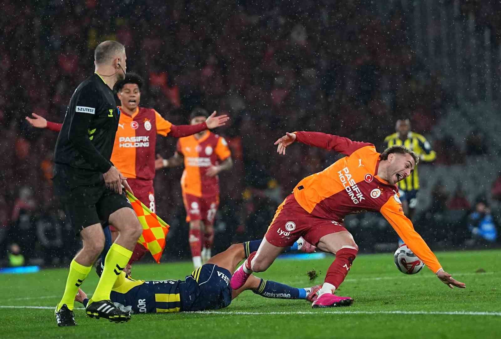 2025 Turkcell Süper Kupa: Galatasaray: 0 - Fenerbahçe: 2 (Maç sonucu)
2025 Turkcell Süper Kupa: Galatasaray: 0 - Fenerbahçe: 2 (Maç sonucu)