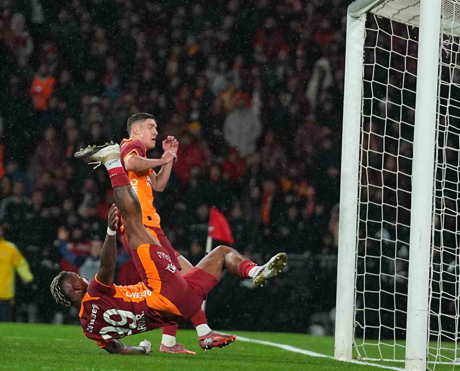 2025 Turkcell Süper Kupa: Galatasaray: 0 - Fenerbahçe: 2 (Maç sonucu)
2025 Turkcell Süper Kupa: Galatasaray: 0 - Fenerbahçe: 2 (Maç sonucu)