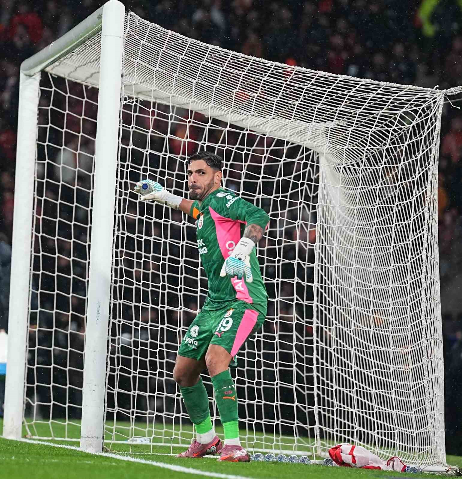 2025 Turkcell Süper Kupa: Galatasaray: 0 - Fenerbahçe: 2 (Maç sonucu)
2025 Turkcell Süper Kupa: Galatasaray: 0 - Fenerbahçe: 2 (Maç sonucu)