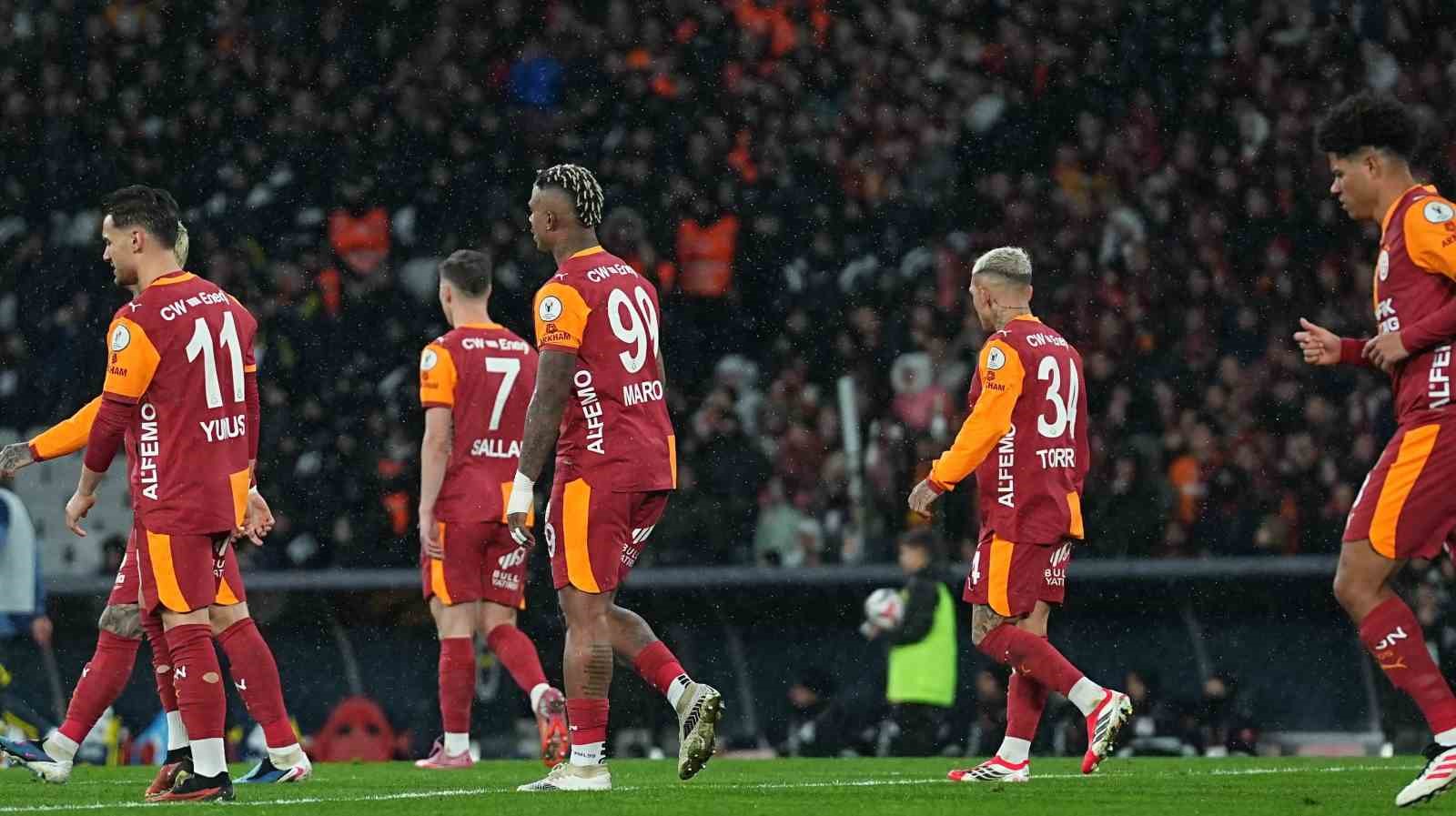 2025 Turkcell Süper Kupa: Galatasaray: 0 - Fenerbahçe: 2 (Maç sonucu)
2025 Turkcell Süper Kupa: Galatasaray: 0 - Fenerbahçe: 2 (Maç sonucu)