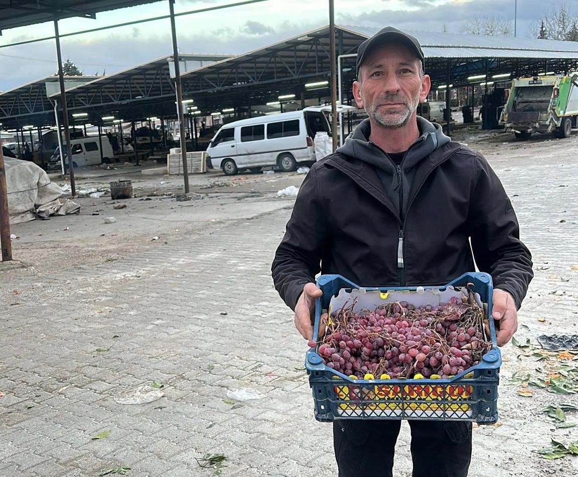 2025 yılı üzümlerini 2026’da bitirdi
