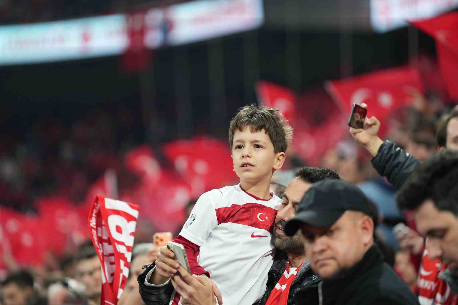 2026 FIFA Dünya Kupası play-off yarı final: Türkiye: 0 - Romanya: 0 (Maç devam ediyor)
