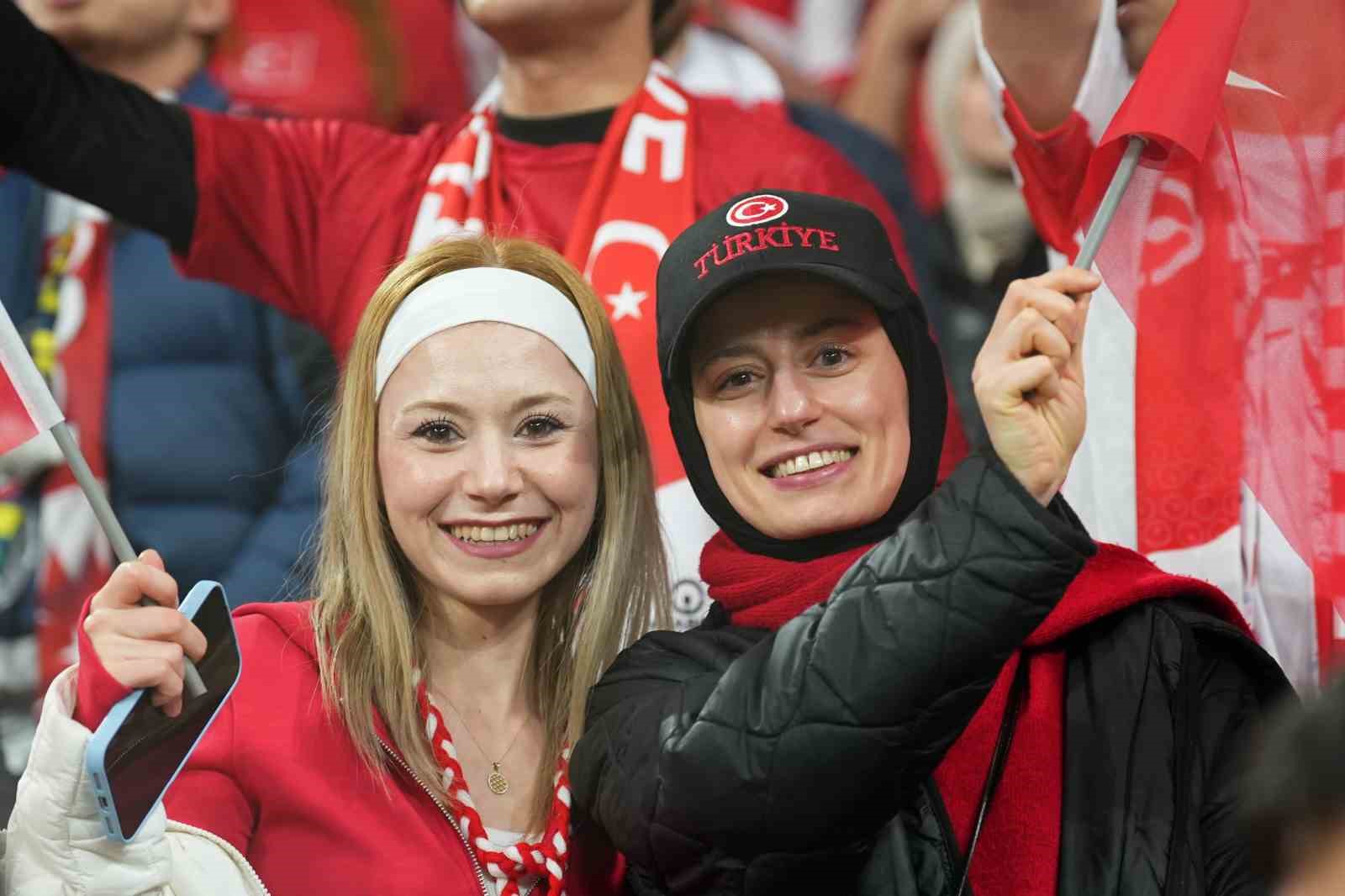 2026 FIFA Dünya Kupası play-off yarı final: Türkiye: 0 - Romanya: 0 (Maç devam ediyor)
