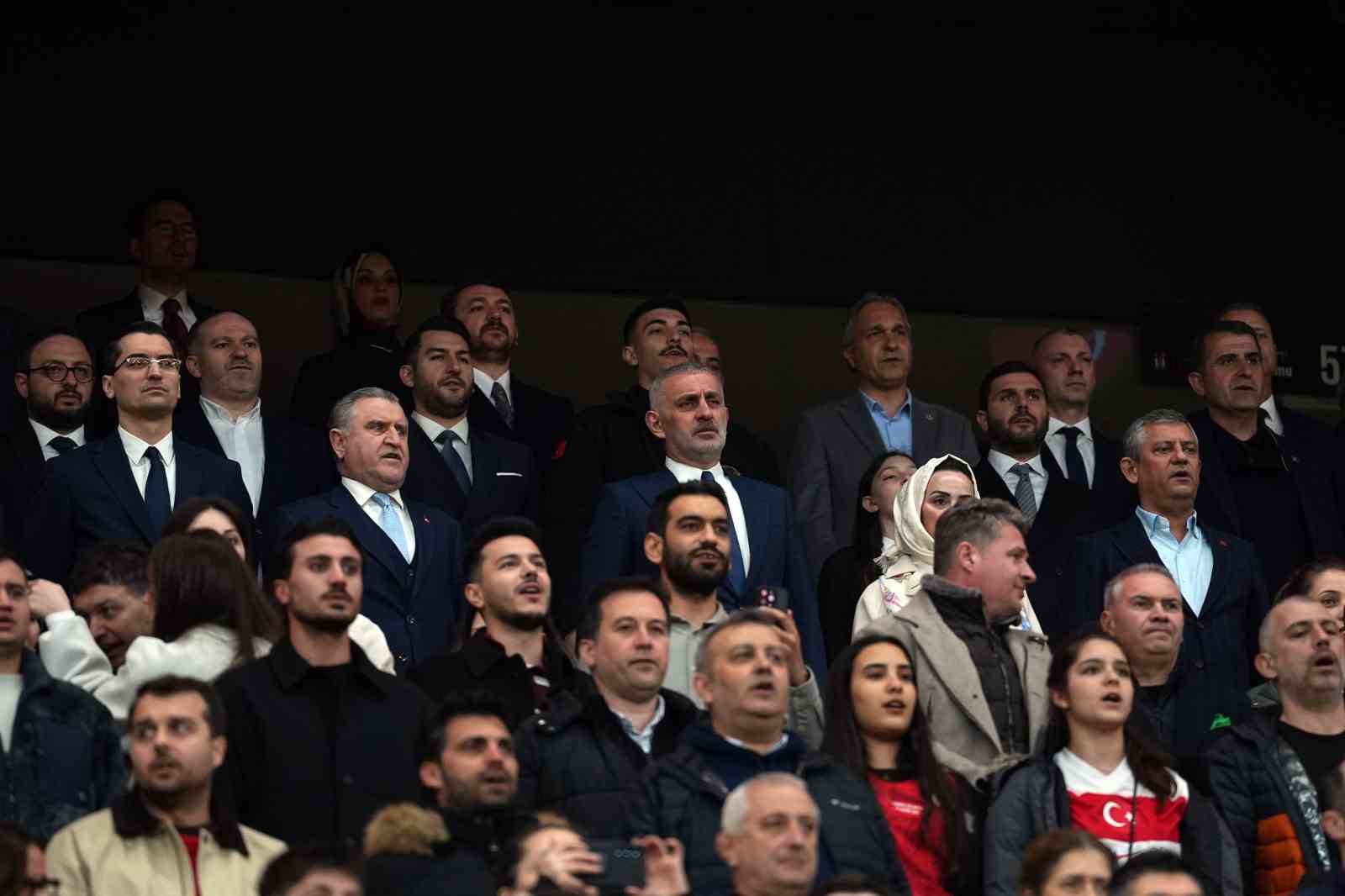 2026 FIFA Dünya Kupası play-off yarı final: Türkiye: 0 - Romanya: 0 (Maç devam ediyor)
