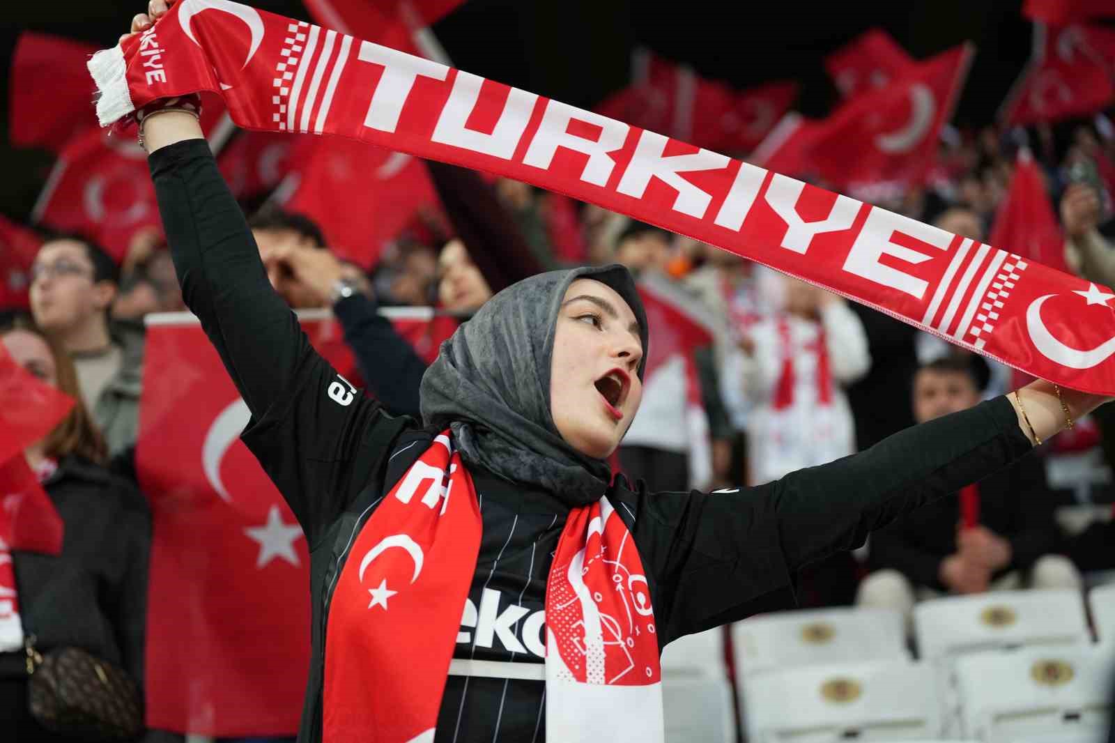 2026 FIFA Dünya Kupası play-off yarı final: Türkiye: 0 - Romanya: 0 (Maç devam ediyor)
