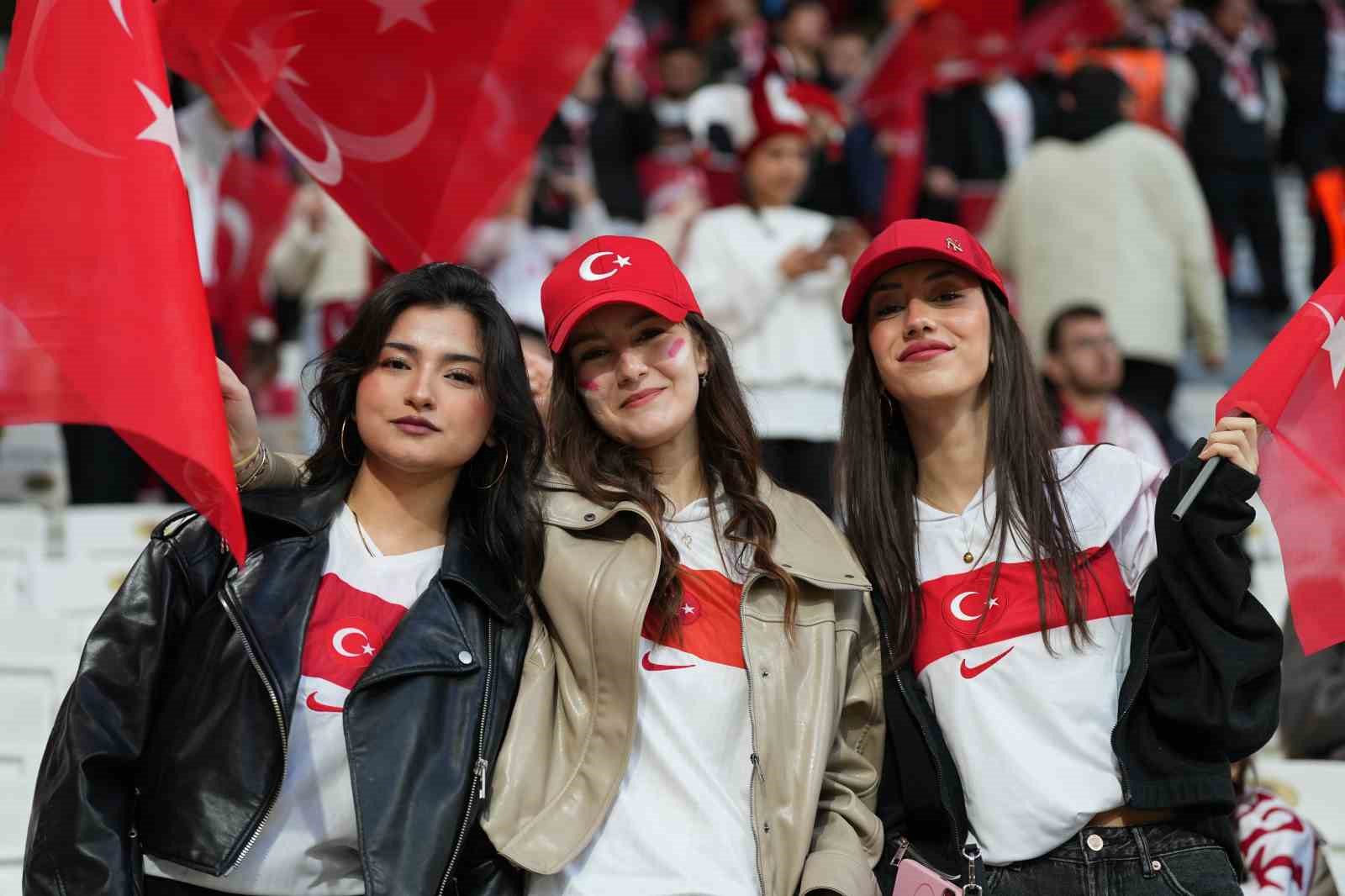 2026 FIFA Dünya Kupası play-off yarı final: Türkiye: 0 - Romanya: 0 (Maç devam ediyor)
