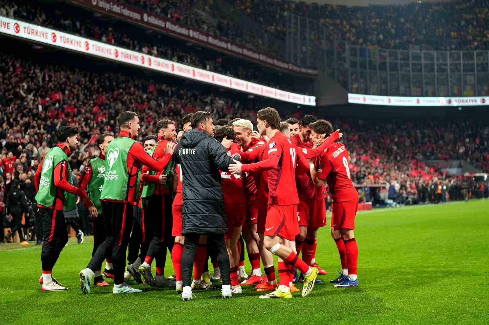 2026 FIFA Dünya Kupası play-off yarı final: Türkiye: 1 - Romanya: 0 (Maç sonucu)
2026 FIFA Dünya Kupası play-off yarı final: Türkiye: 1 - Romanya: 0 (Maç sonucu)