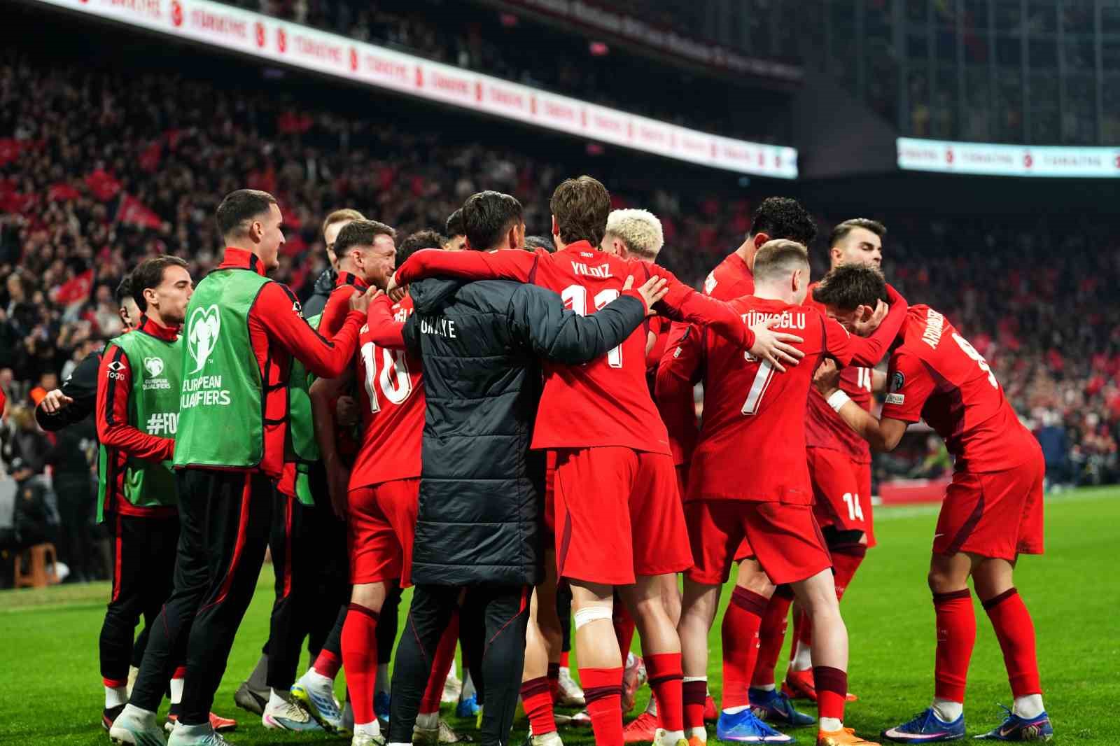 2026 FIFA Dünya Kupası play-off yarı final: Türkiye: 1 - Romanya: 0 (Maç sonucu)
2026 FIFA Dünya Kupası play-off yarı final: Türkiye: 1 - Romanya: 0 (Maç sonucu)