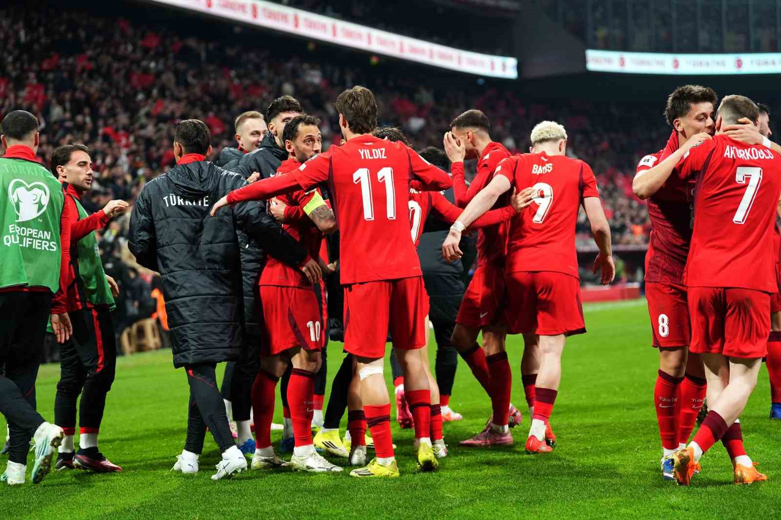 2026 FIFA Dünya Kupası play-off yarı final: Türkiye: 1 - Romanya: 0 (Maç sonucu)
2026 FIFA Dünya Kupası play-off yarı final: Türkiye: 1 - Romanya: 0 (Maç sonucu)