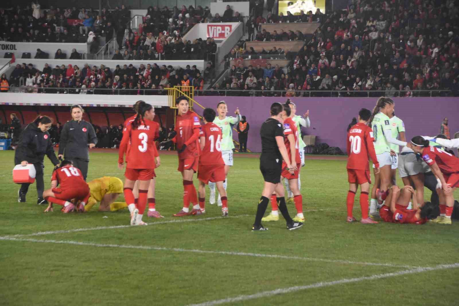 2027 FIFA Kadınlar Dünya Kupası Avrupa Elemeleri: Türkiye: 0 - İsviçre: 0 (İlk yarı)
