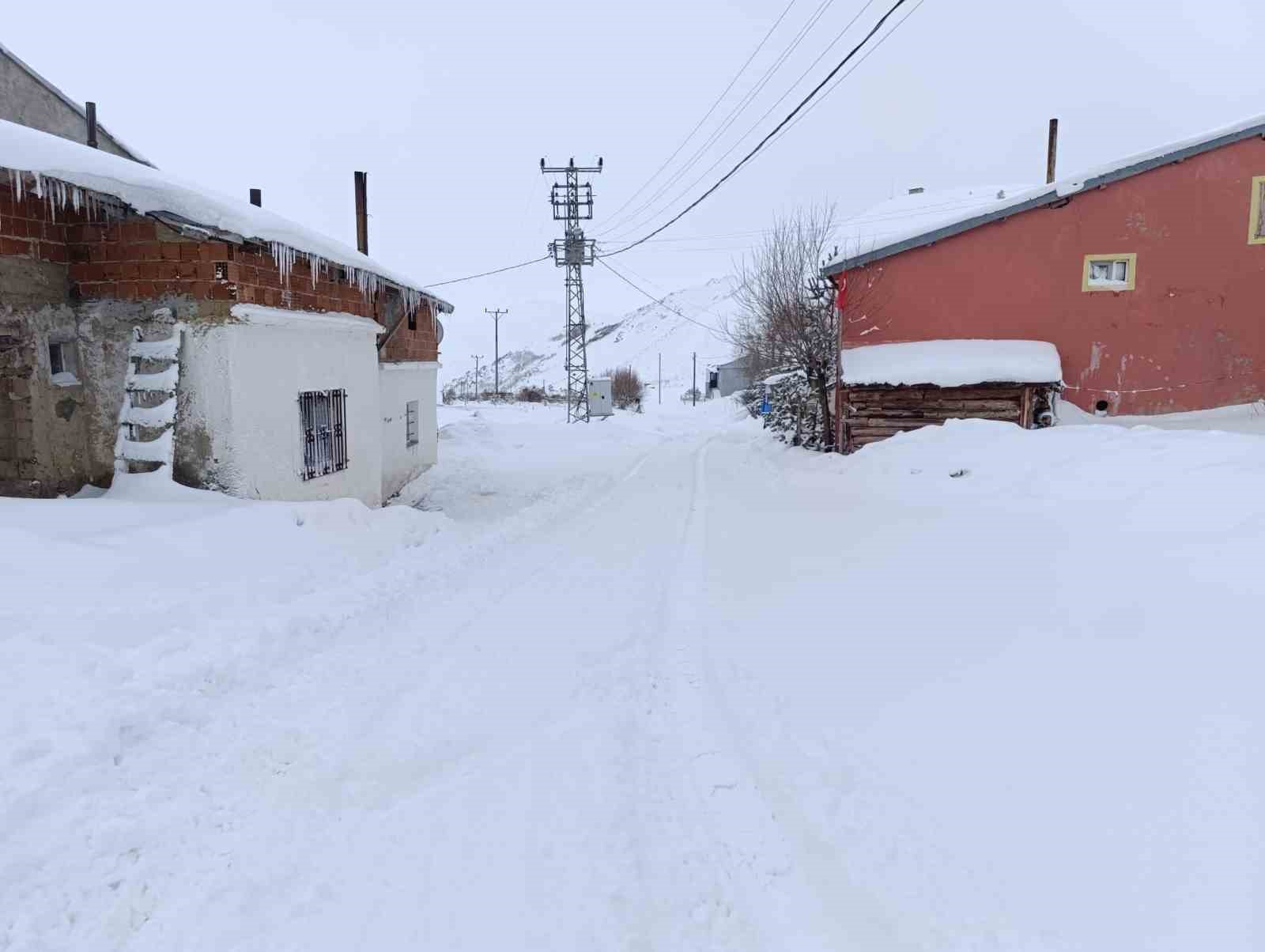 2170 rakımda ekmekleri biten köylülerin imdadına "devlet" yetişti
