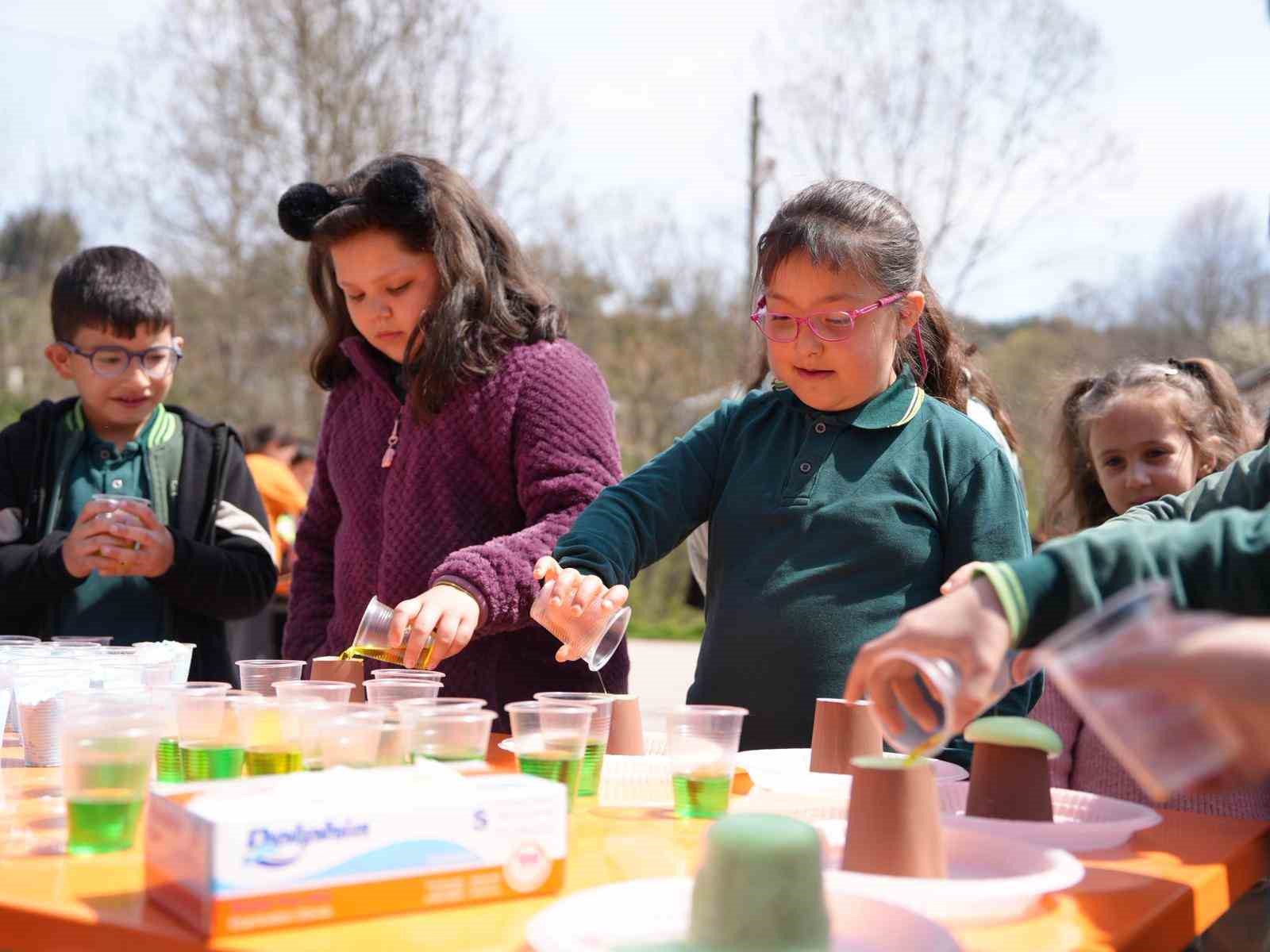 23 Nisan coşkusu köy okuluna taşındı
