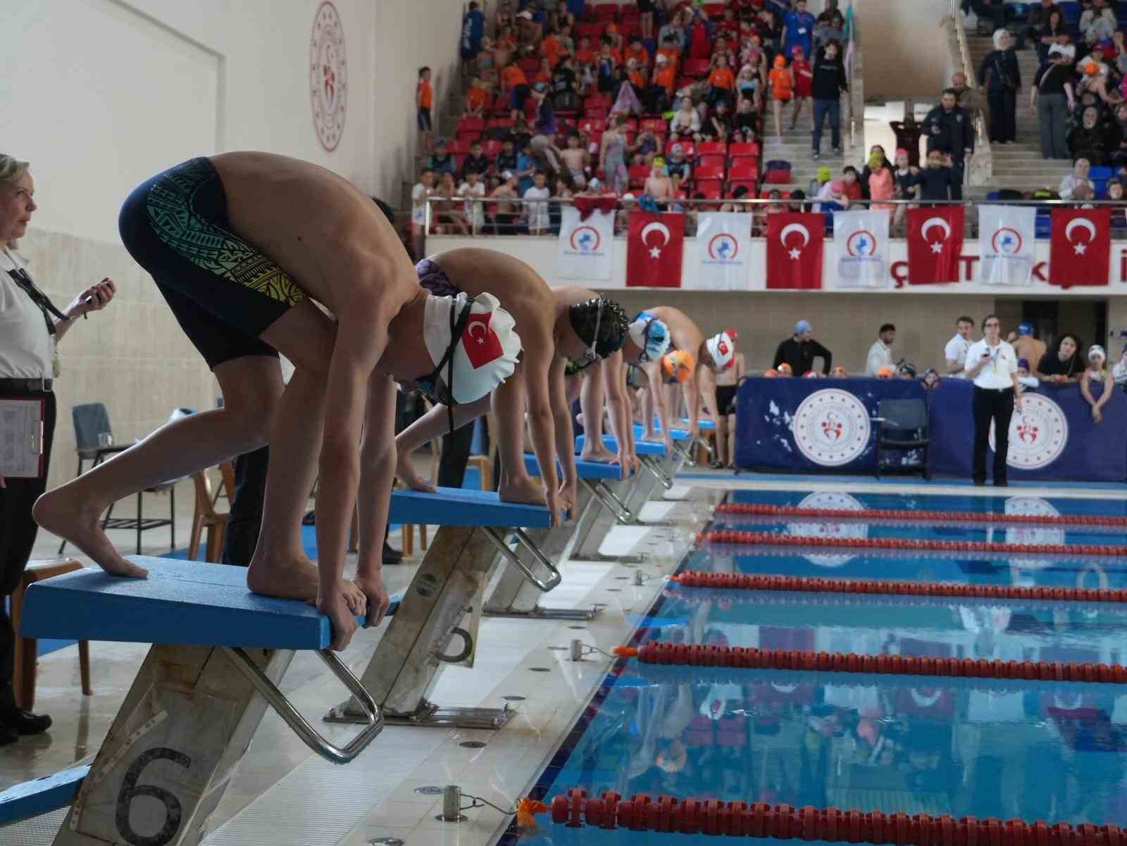 23 Nisan için kulaç attılar
