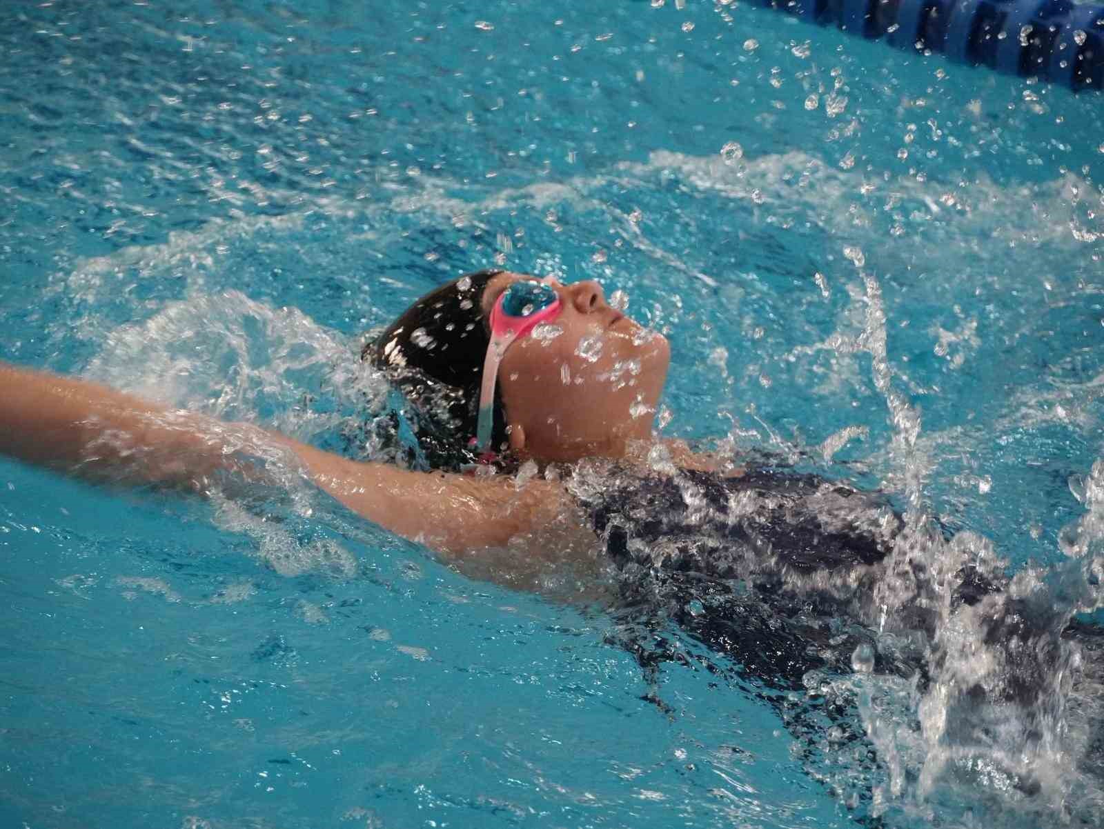 23 Nisan için kulaç attılar
