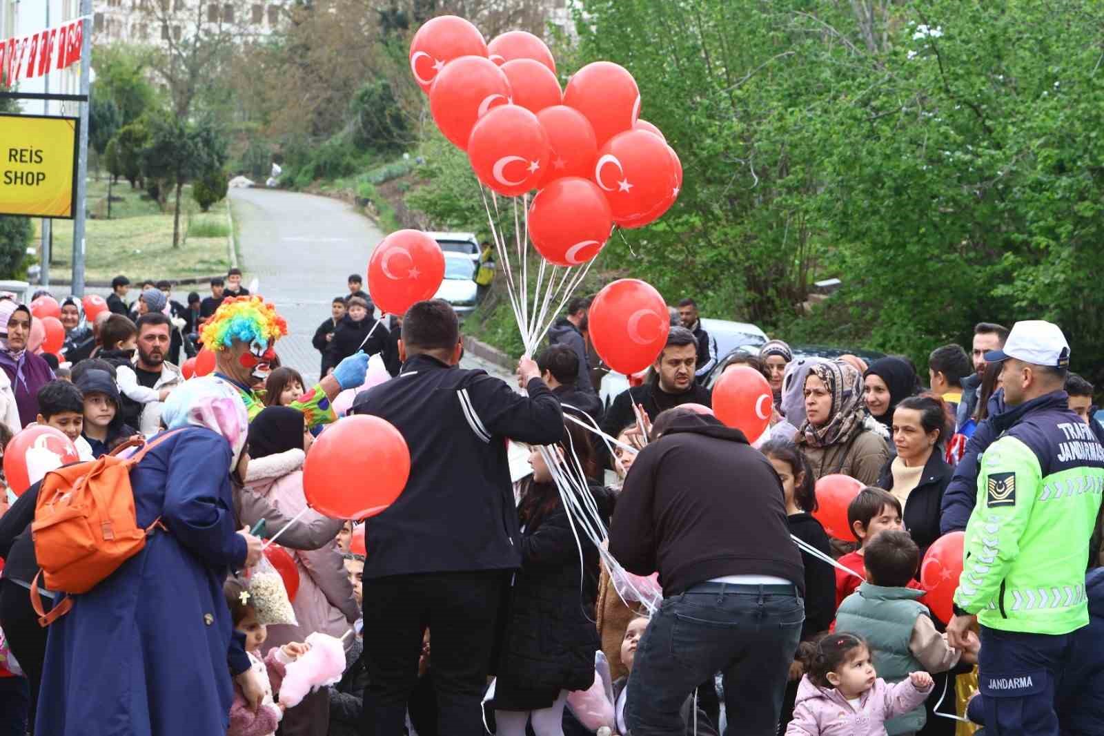 23 Nisan’da çocukların bayram sevinci ikiye katlandı
